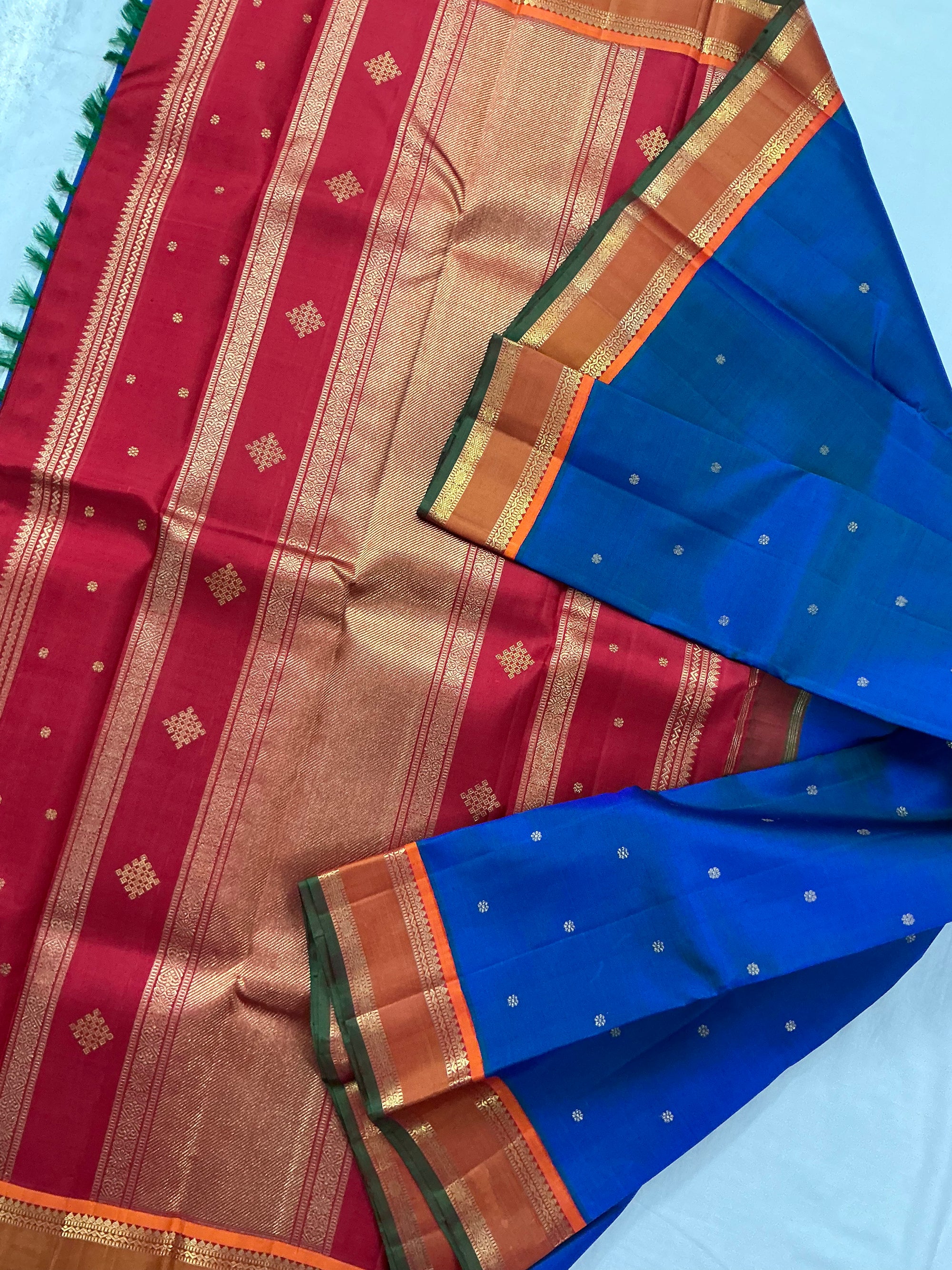 MAATHEY:  MAYILKAZHUTHU (Peacock Blue)
