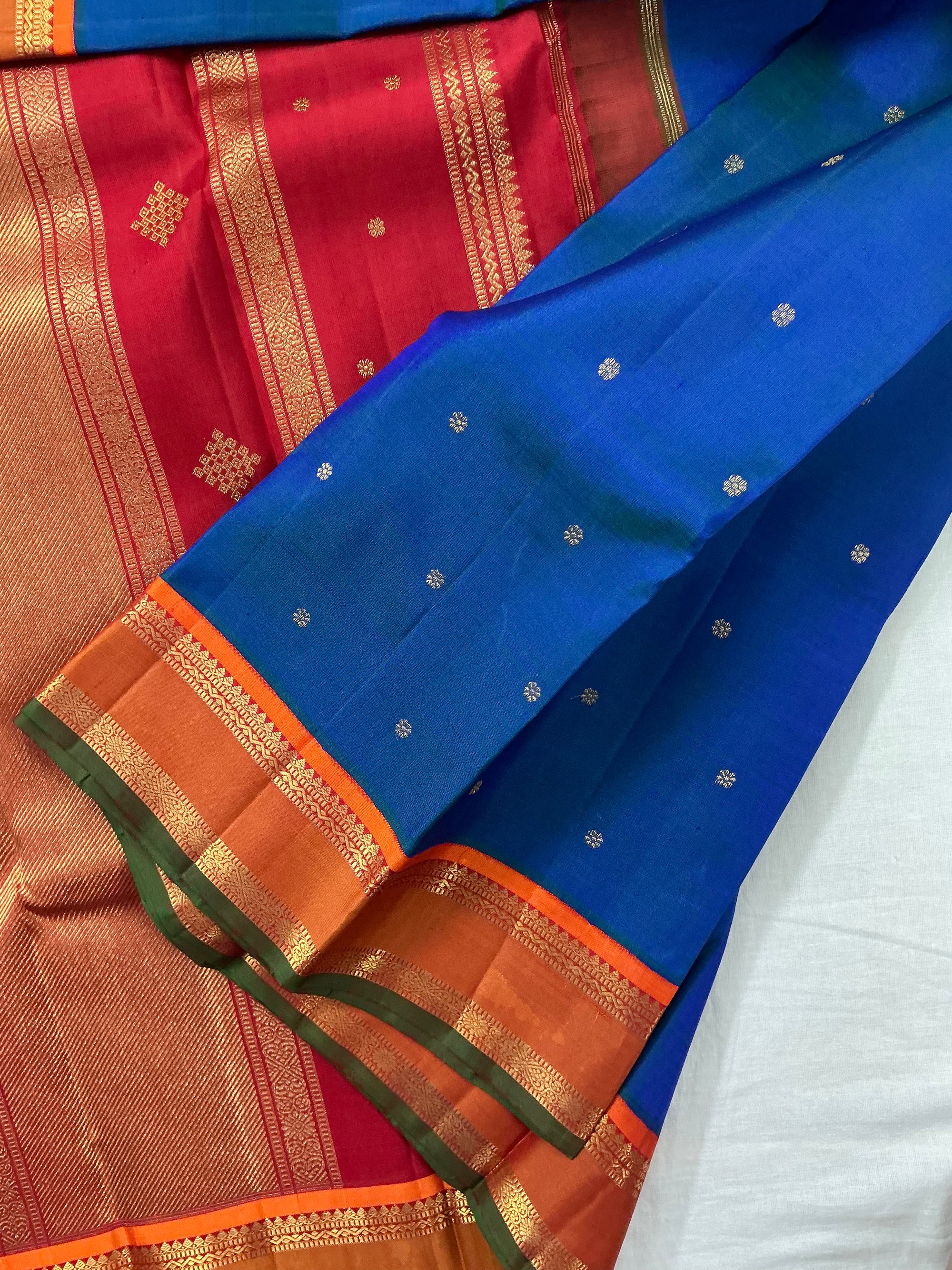MAATHEY:  MAYILKAZHUTHU (Peacock Blue)