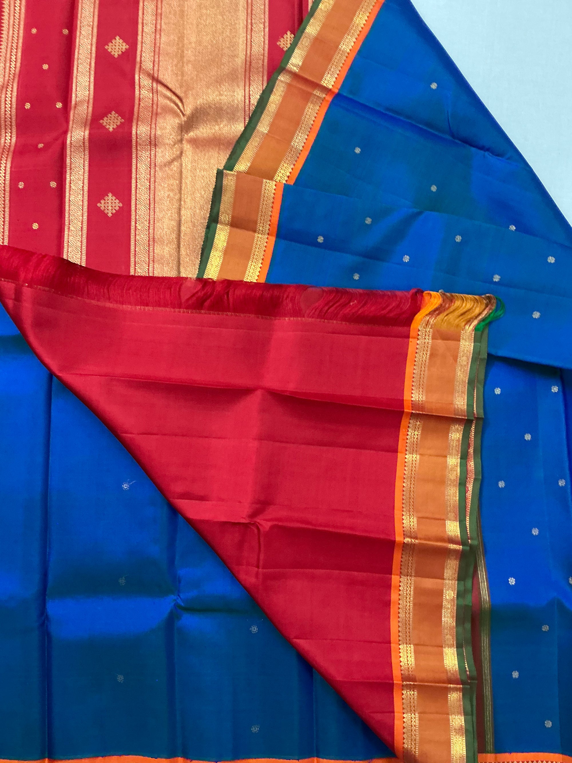 MAATHEY:  MAYILKAZHUTHU (Peacock Blue)