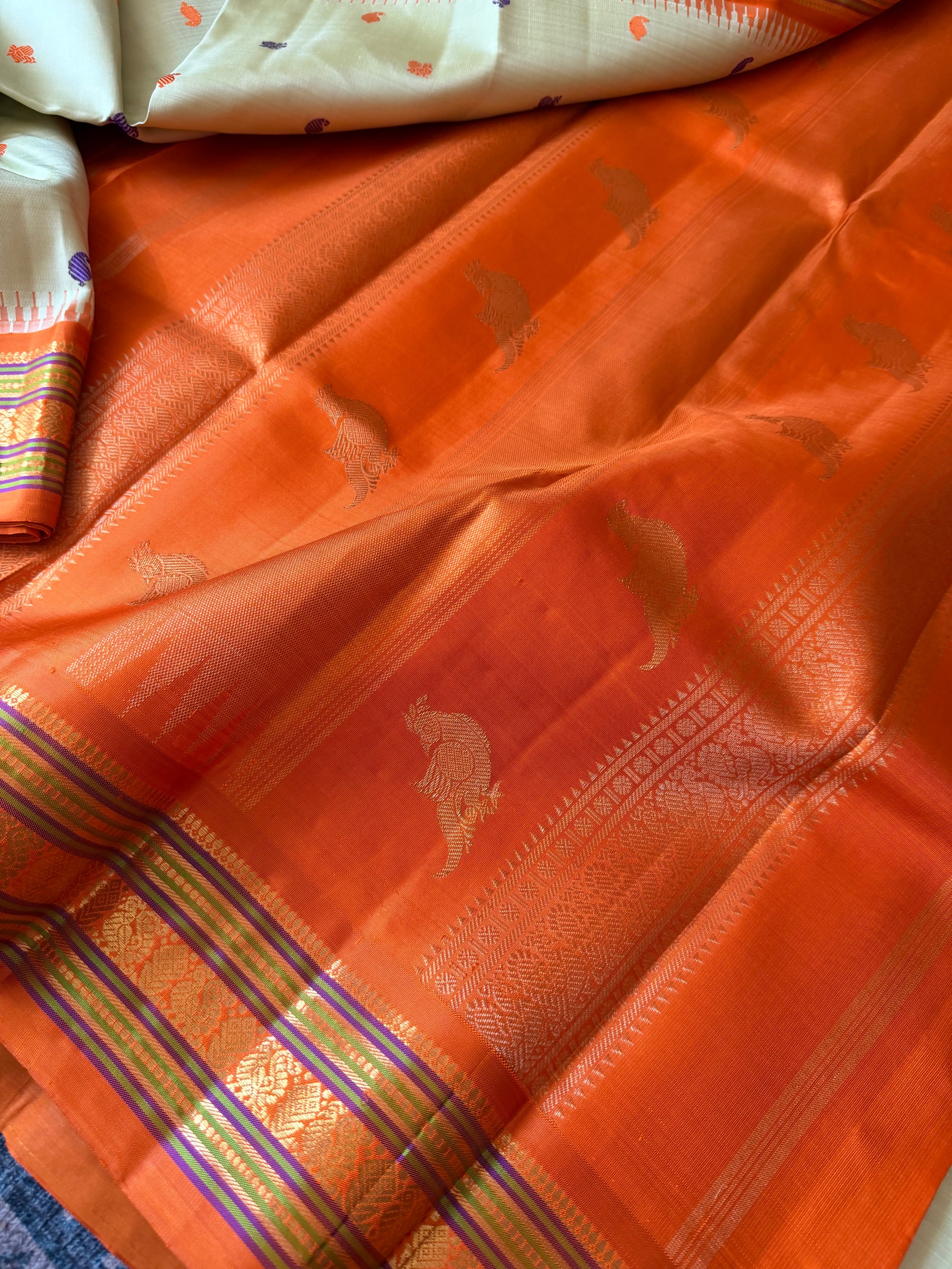 MAATHEY: SILKEN MOTIFS (Mint Green + Rust)