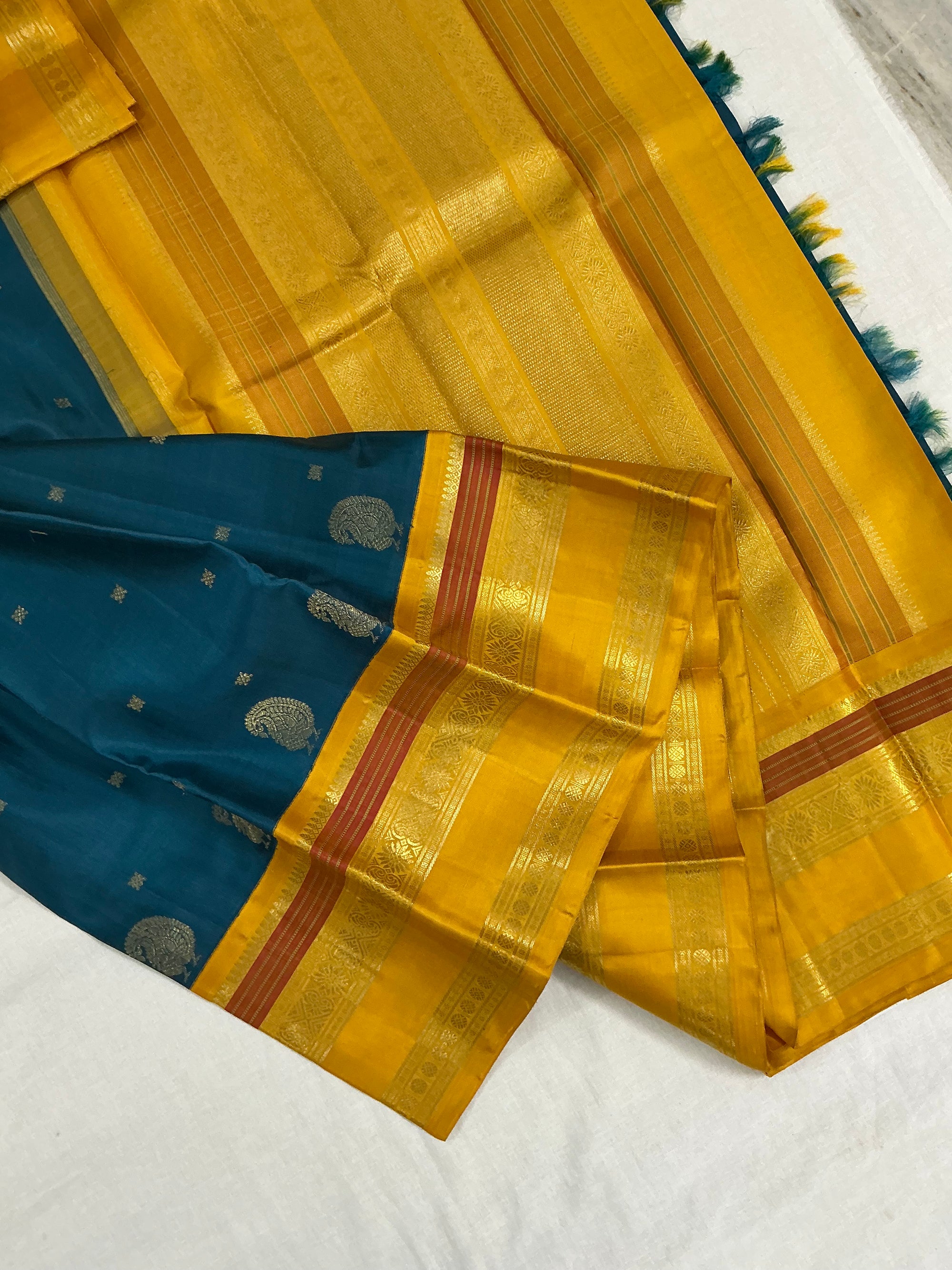 MYTHILI:  PETTU BUTTA KANJIVARAMS (SHOT BLUE GREEN)