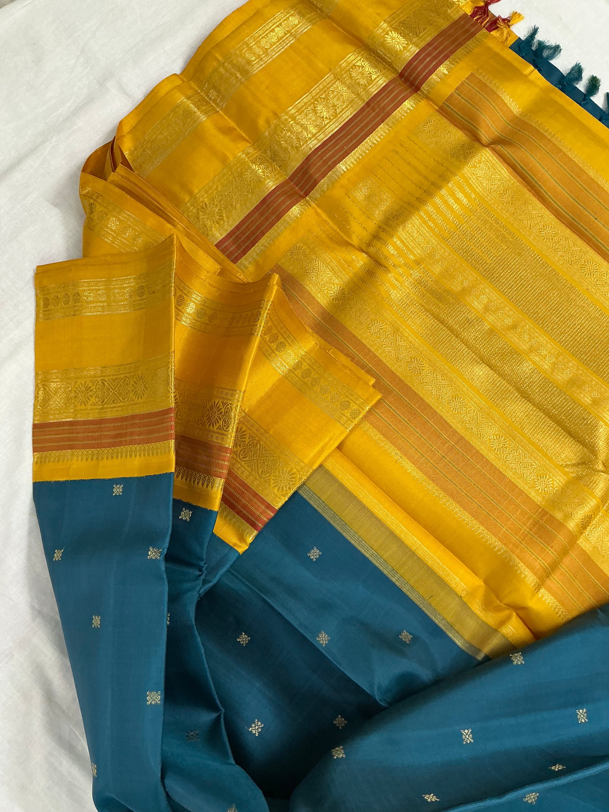 MYTHILI:  PETTU BUTTA KANJIVARAMS (SHOT BLUE GREEN)