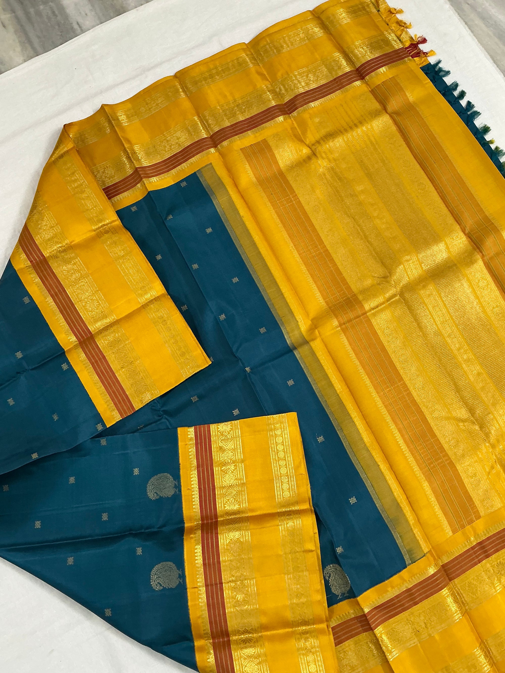 MYTHILI:  PETTU BUTTA KANJIVARAMS (SHOT BLUE GREEN)