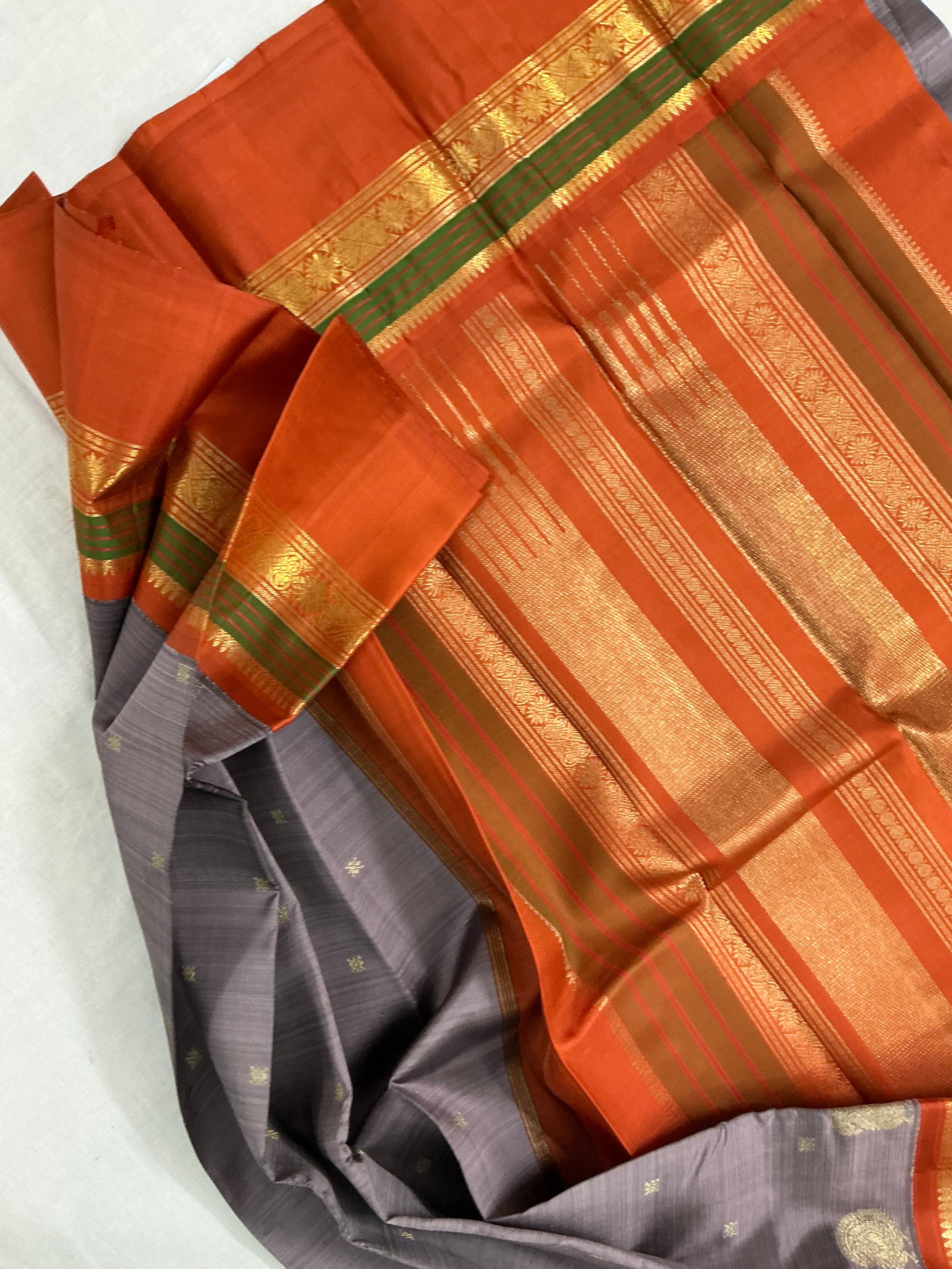 MYTHILI:  PETTU BUTTA KANJIVARAMS (METTALIC SMOKED LAVENDER)