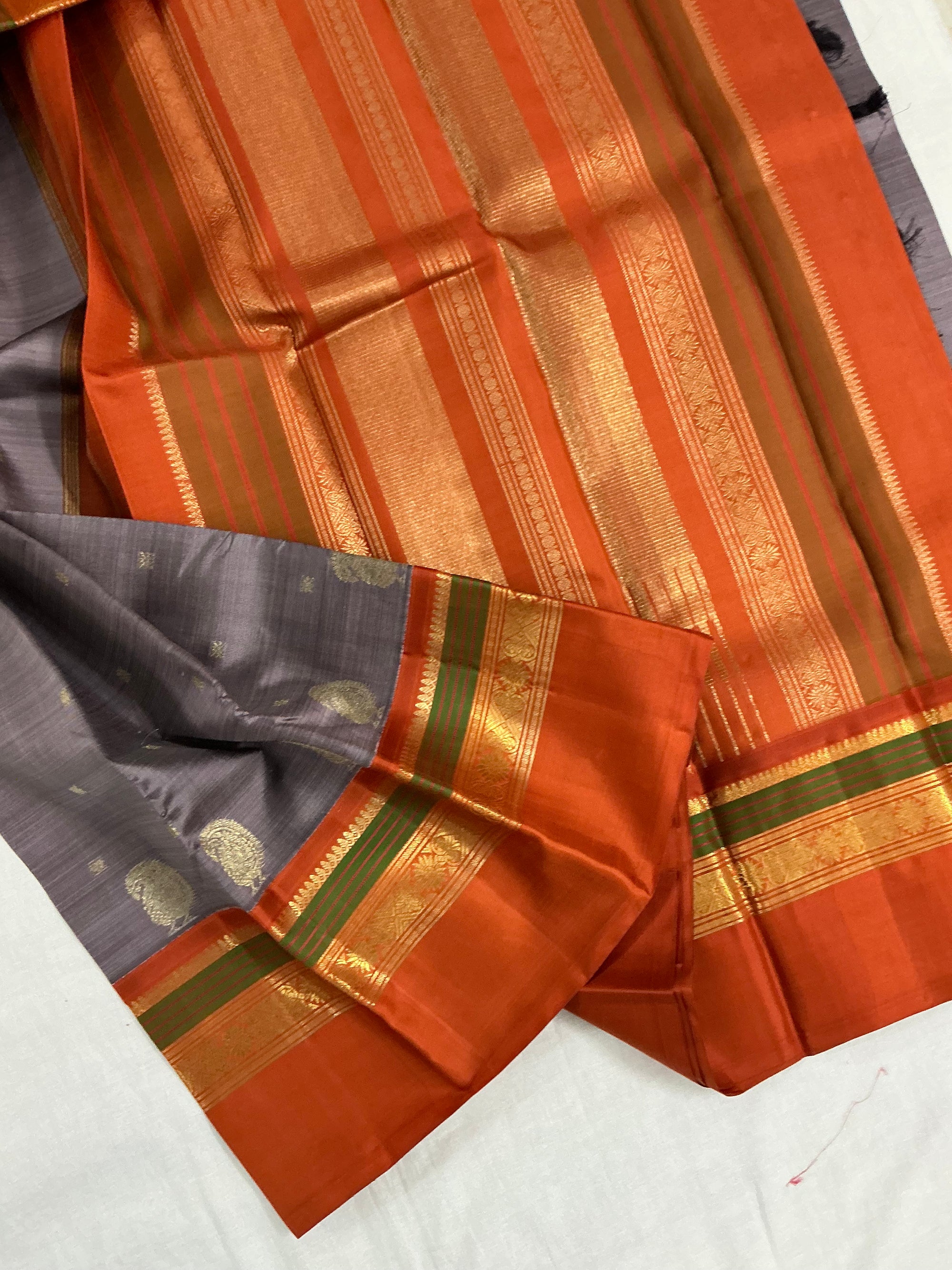 MYTHILI:  PETTU BUTTA KANJIVARAMS (METTALIC SMOKED LAVENDER)
