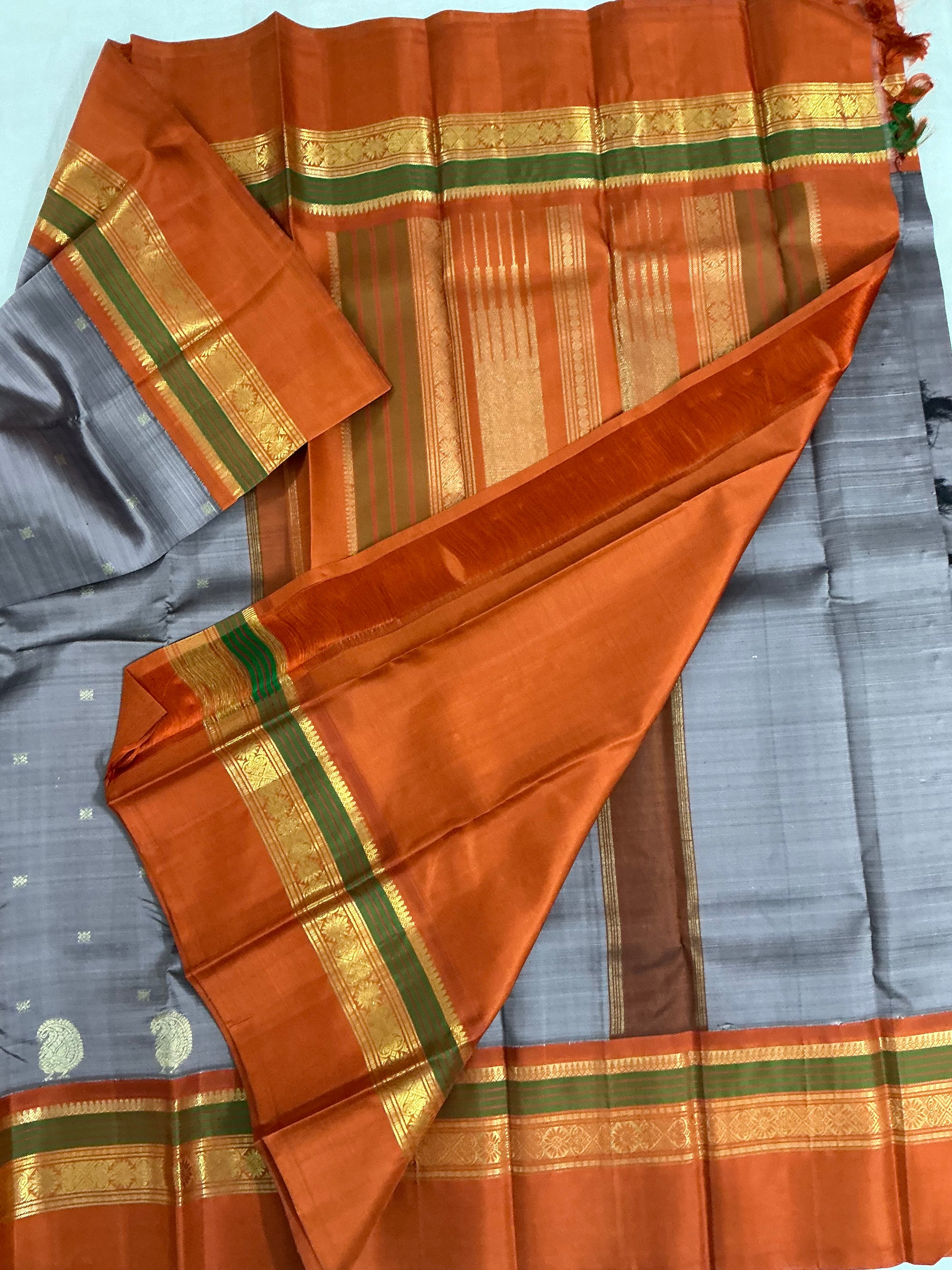 MYTHILI:  PETTU BUTTA KANJIVARAMS (METTALIC SMOKED LAVENDER)