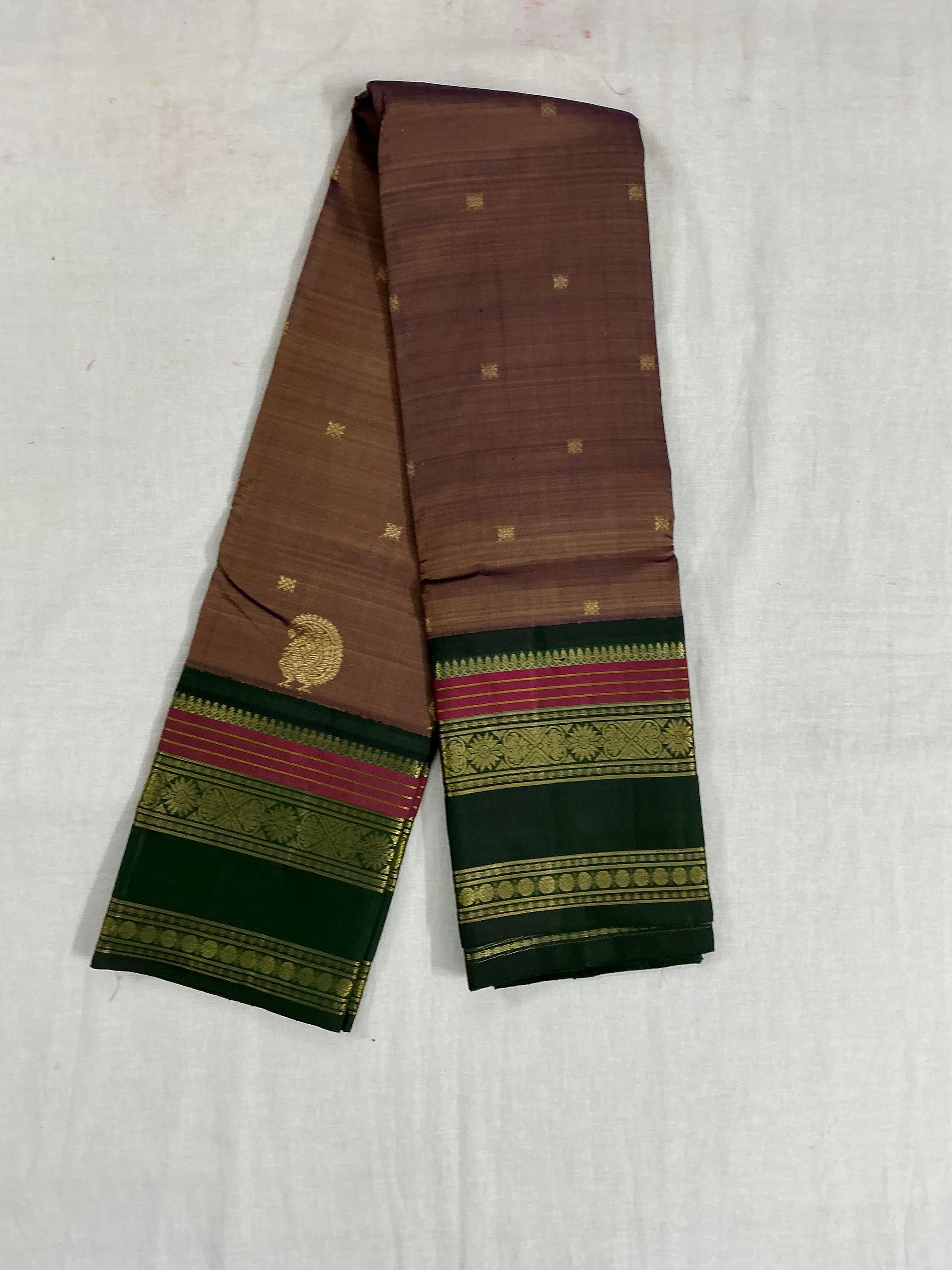 MYTHILI:  PETTU BUTTA KANJIVARAMS (CHIKOO/SAPOTTA)