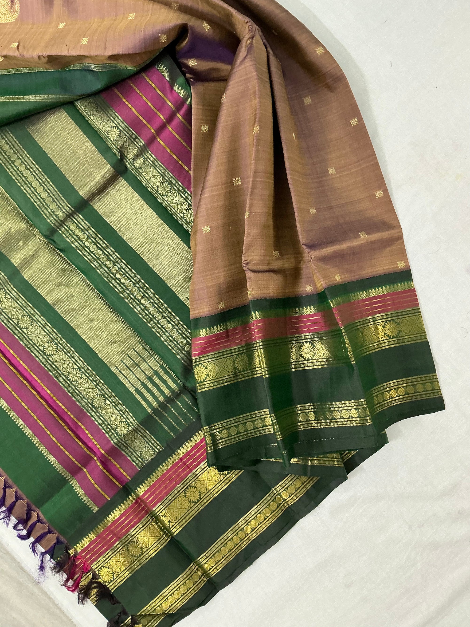 MYTHILI:  PETTU BUTTA KANJIVARAMS (CHIKOO/SAPOTTA)