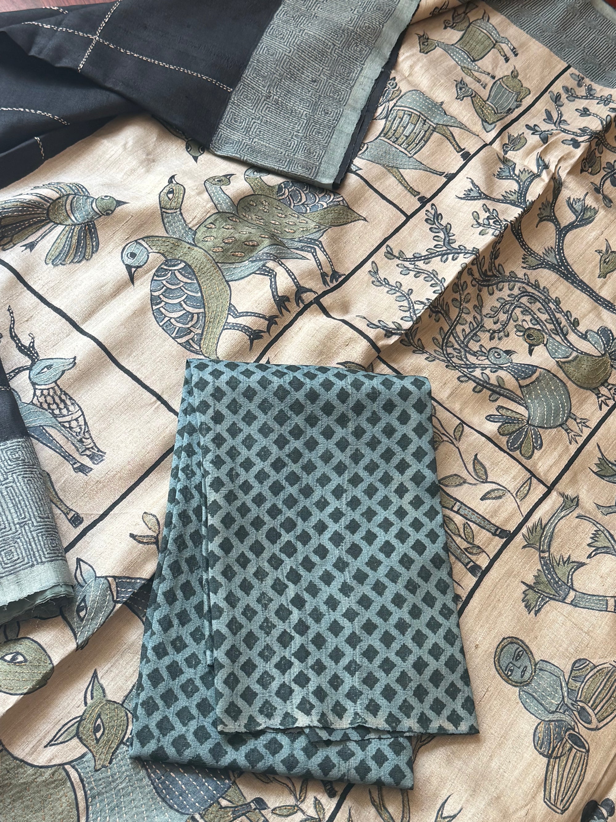 Kamaniya Kantha : Handcrafted Tussar