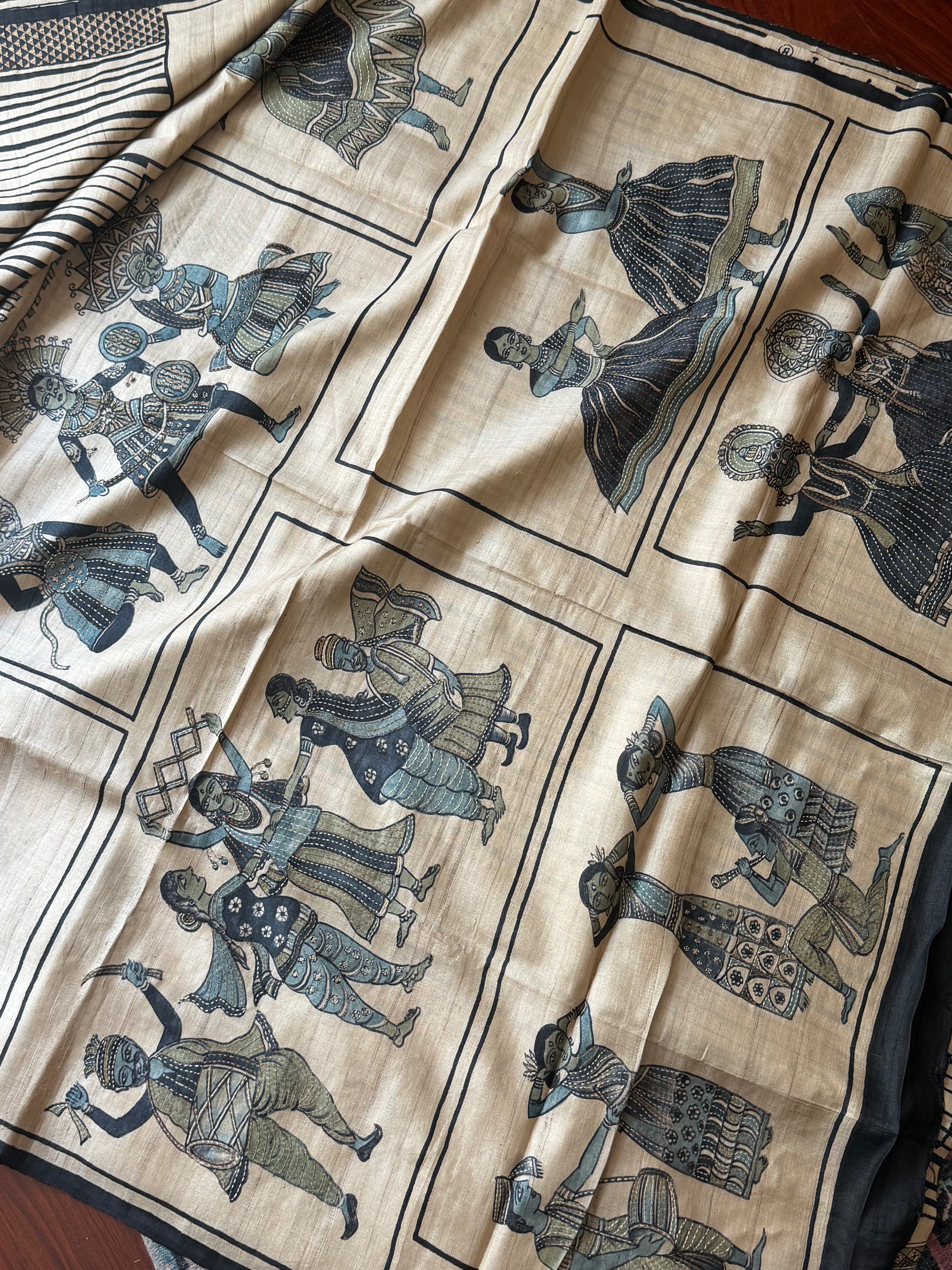 Kamaniya Kantha : Handcrafted Tussar