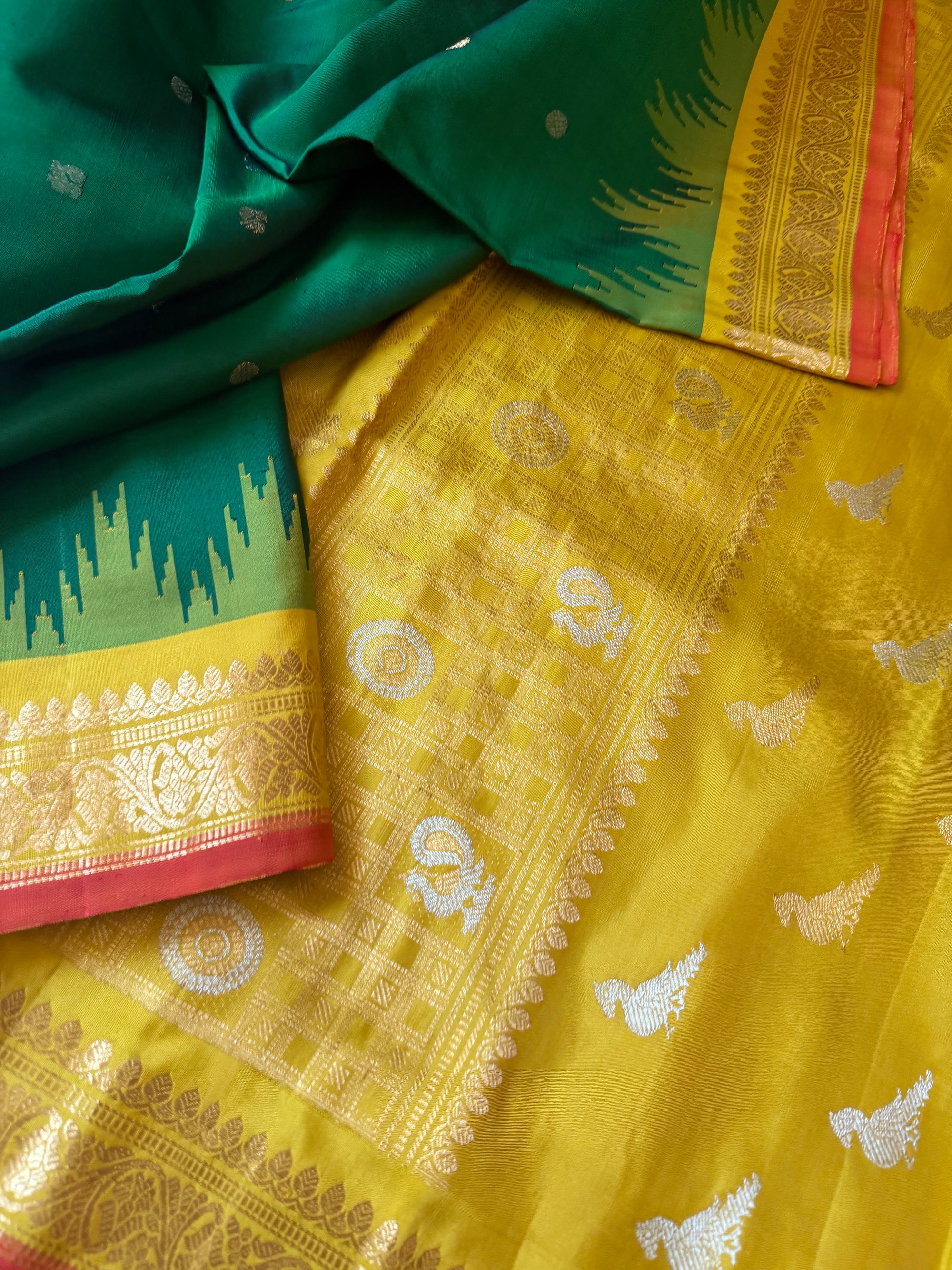 Kuttu  Gadwal Silk