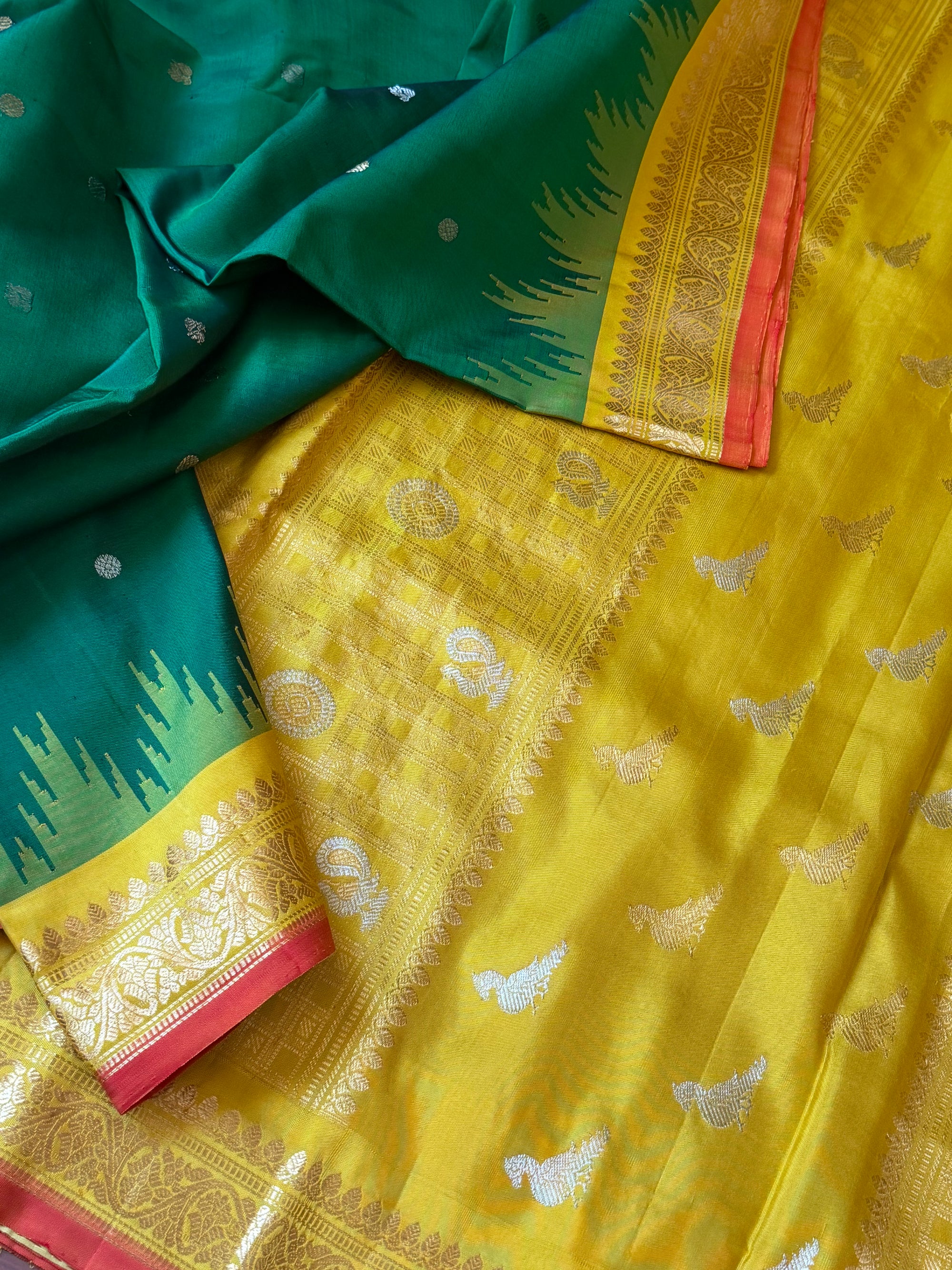 Kuttu  Gadwal Silk