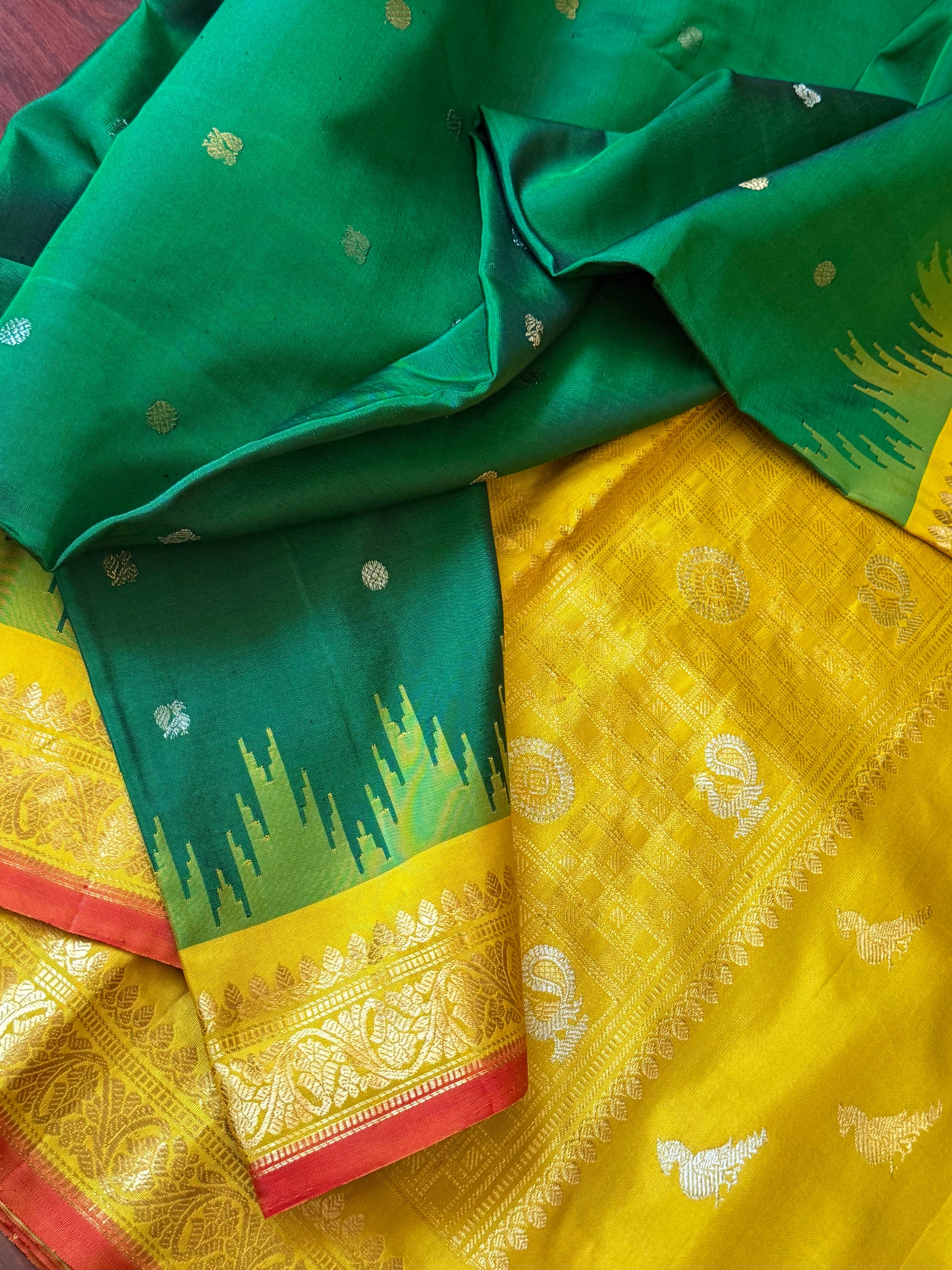 Kuttu  Gadwal Silk