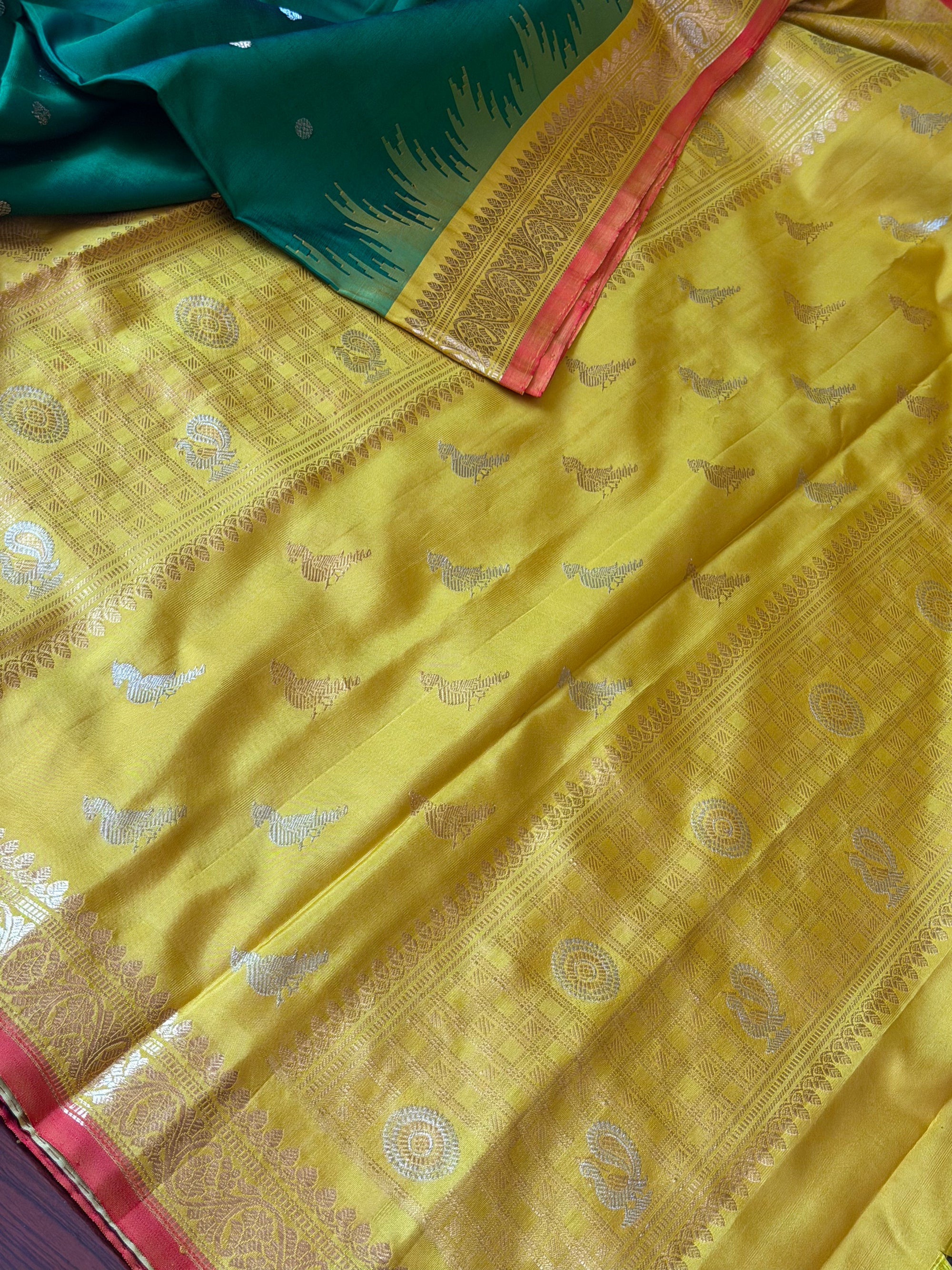 Kuttu  Gadwal Silk