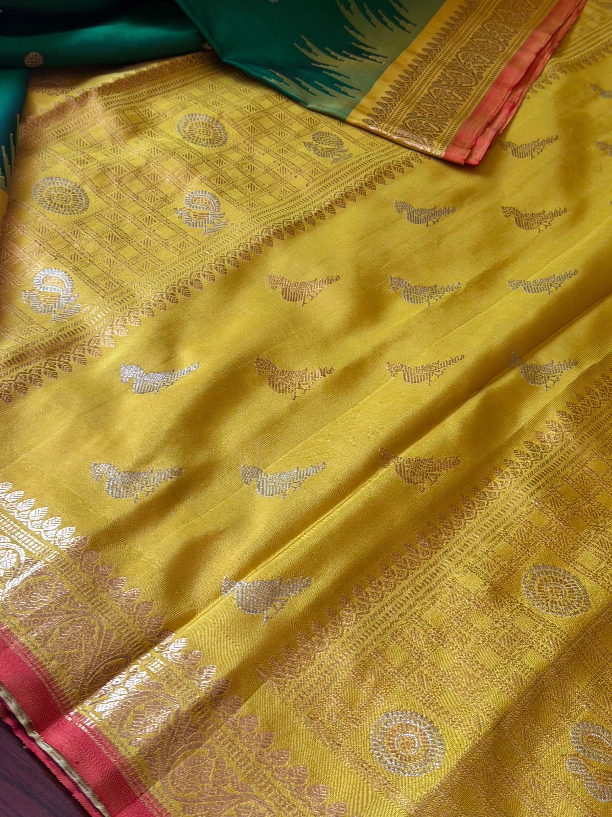 Kuttu  Gadwal Silk