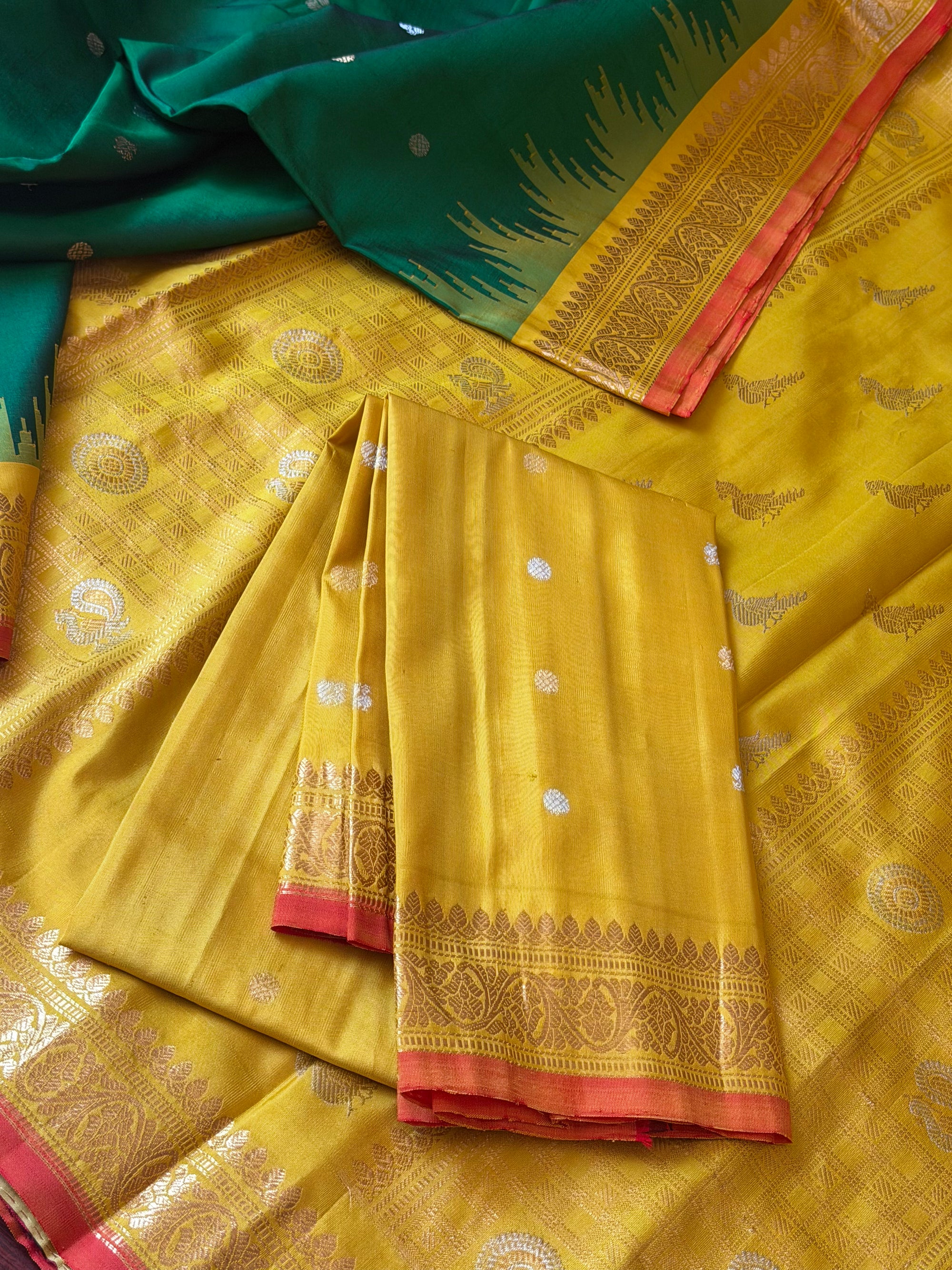 Kuttu  Gadwal Silk