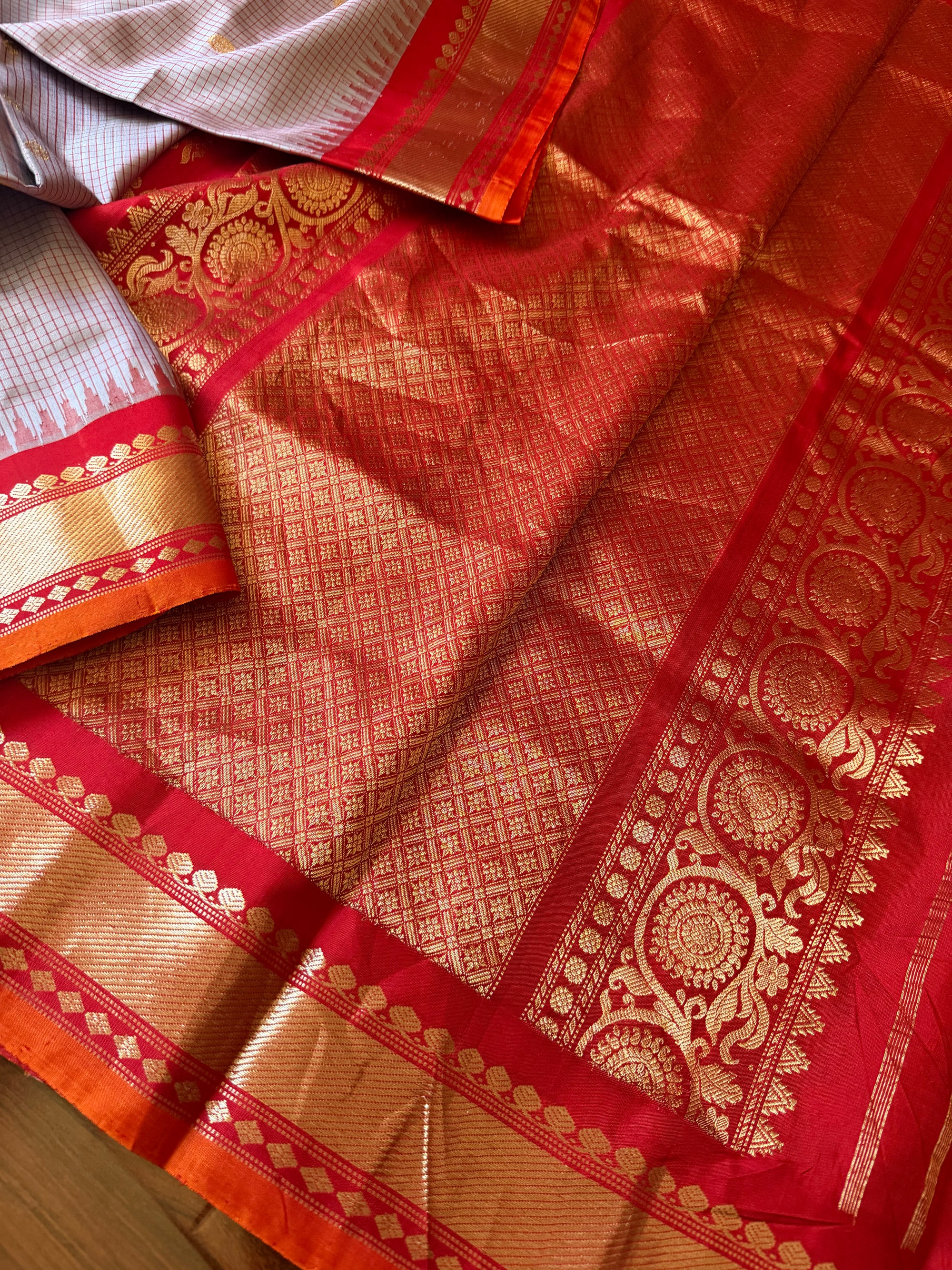 Kuttu  Gadwal Silk