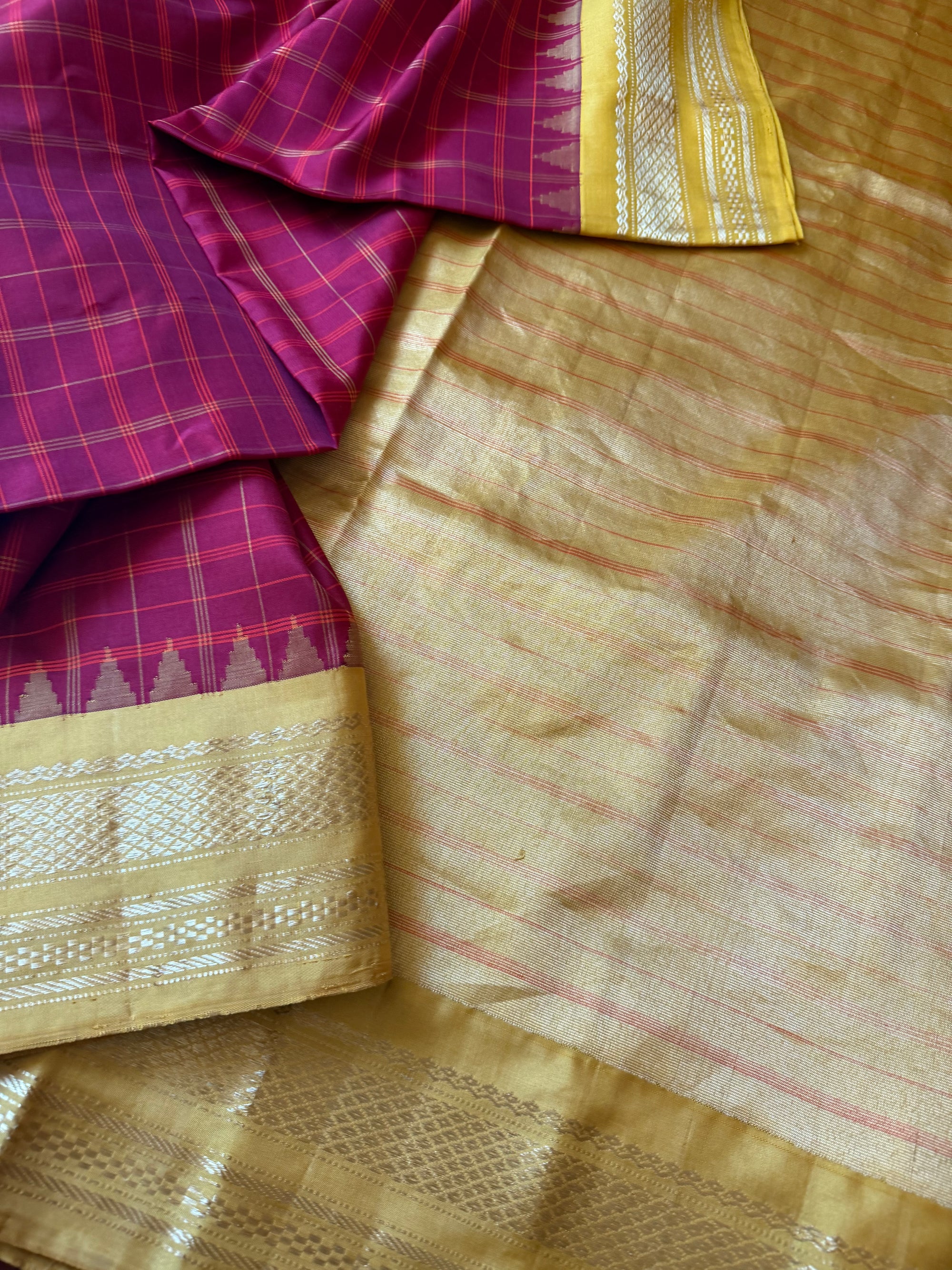 Kuttu  Gadwal Silk