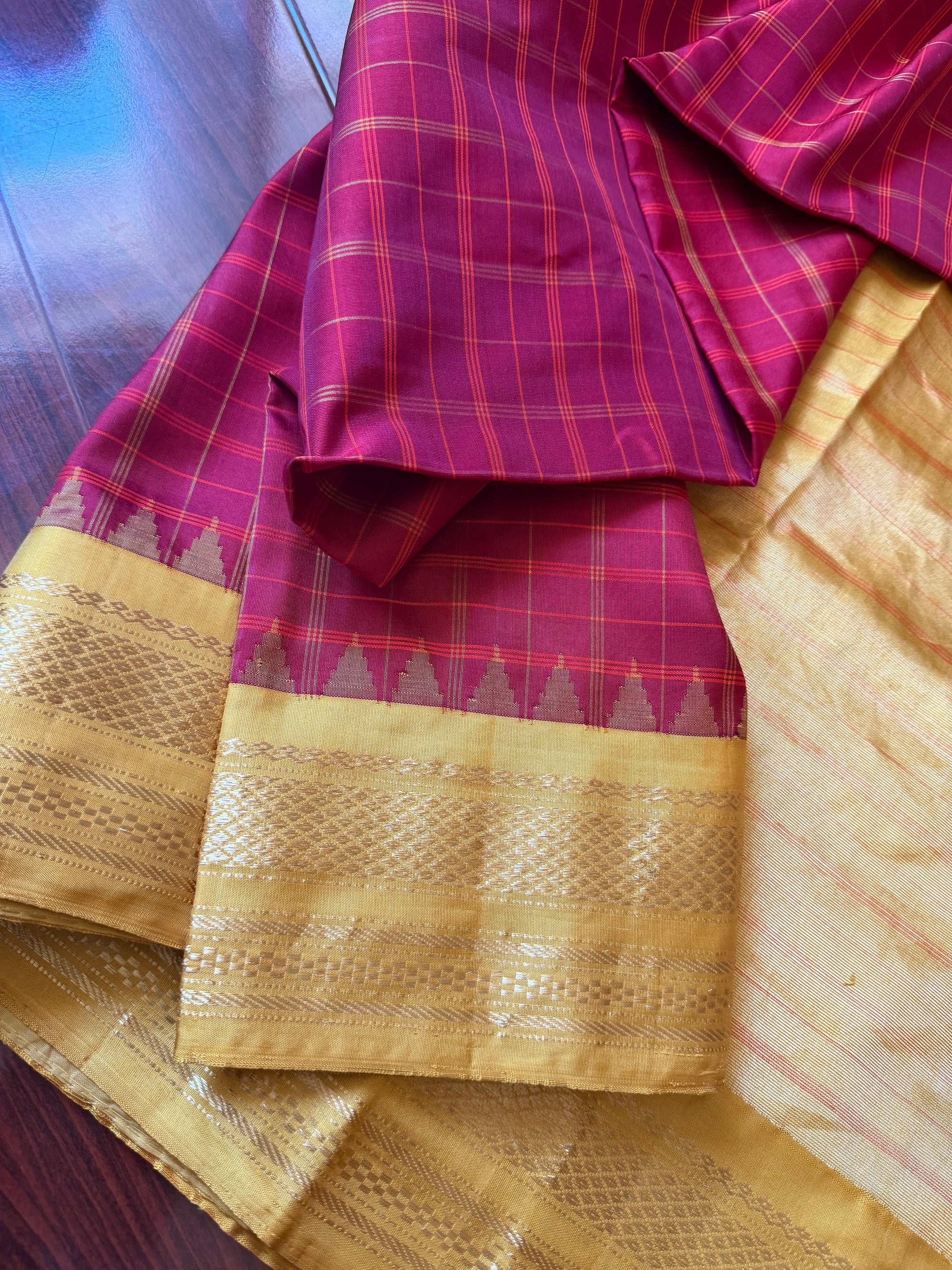 Kuttu  Gadwal Silk