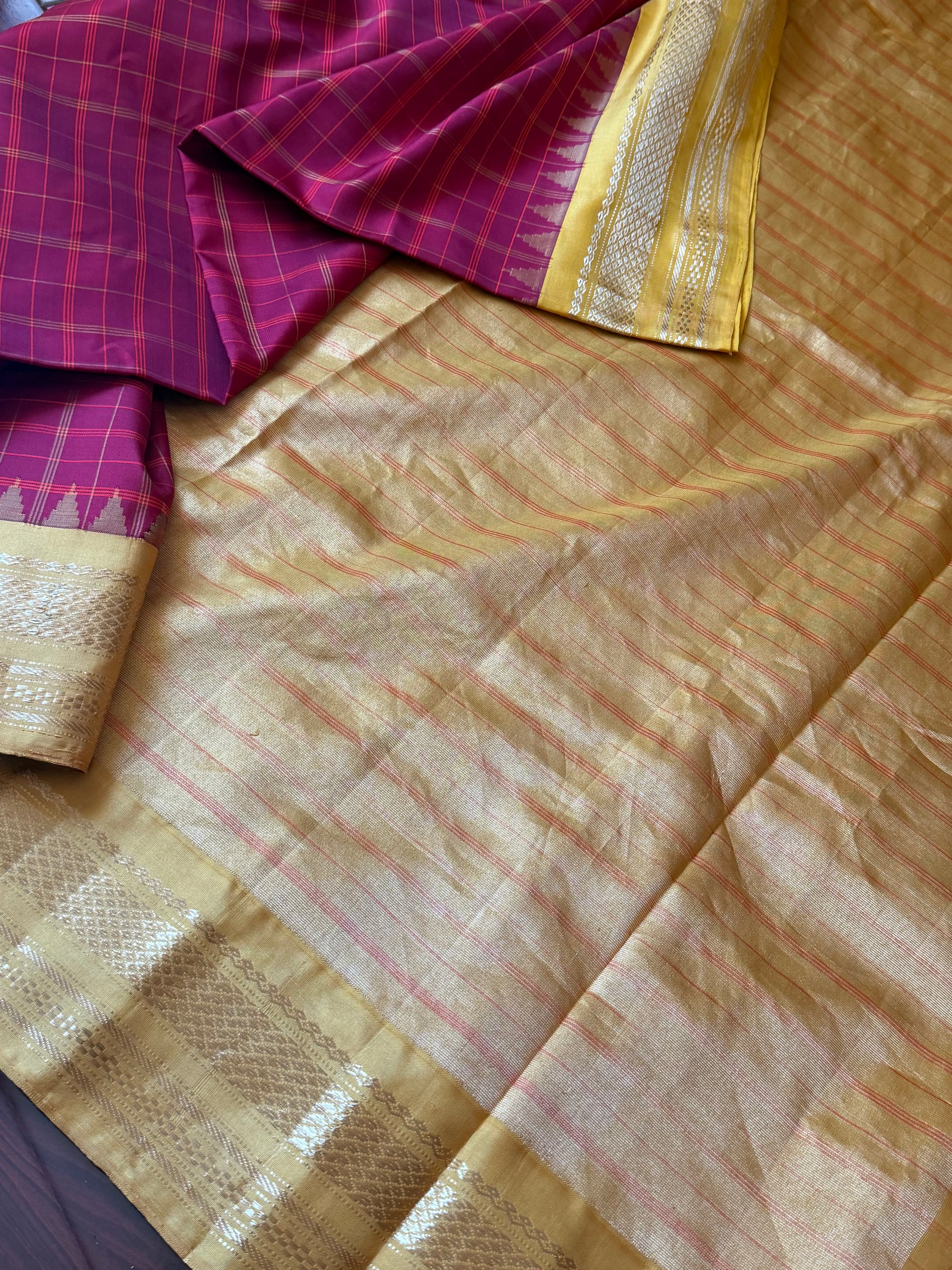 Kuttu  Gadwal Silk