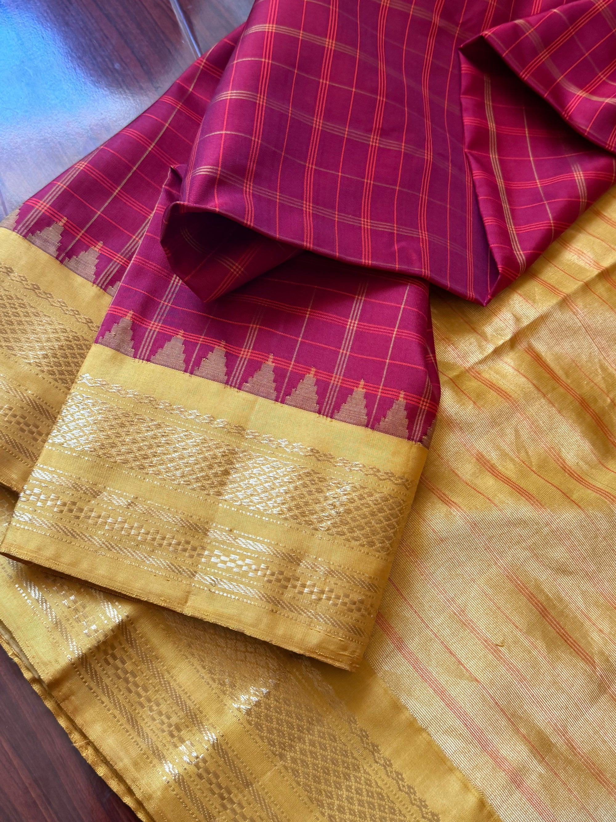 Kuttu  Gadwal Silk