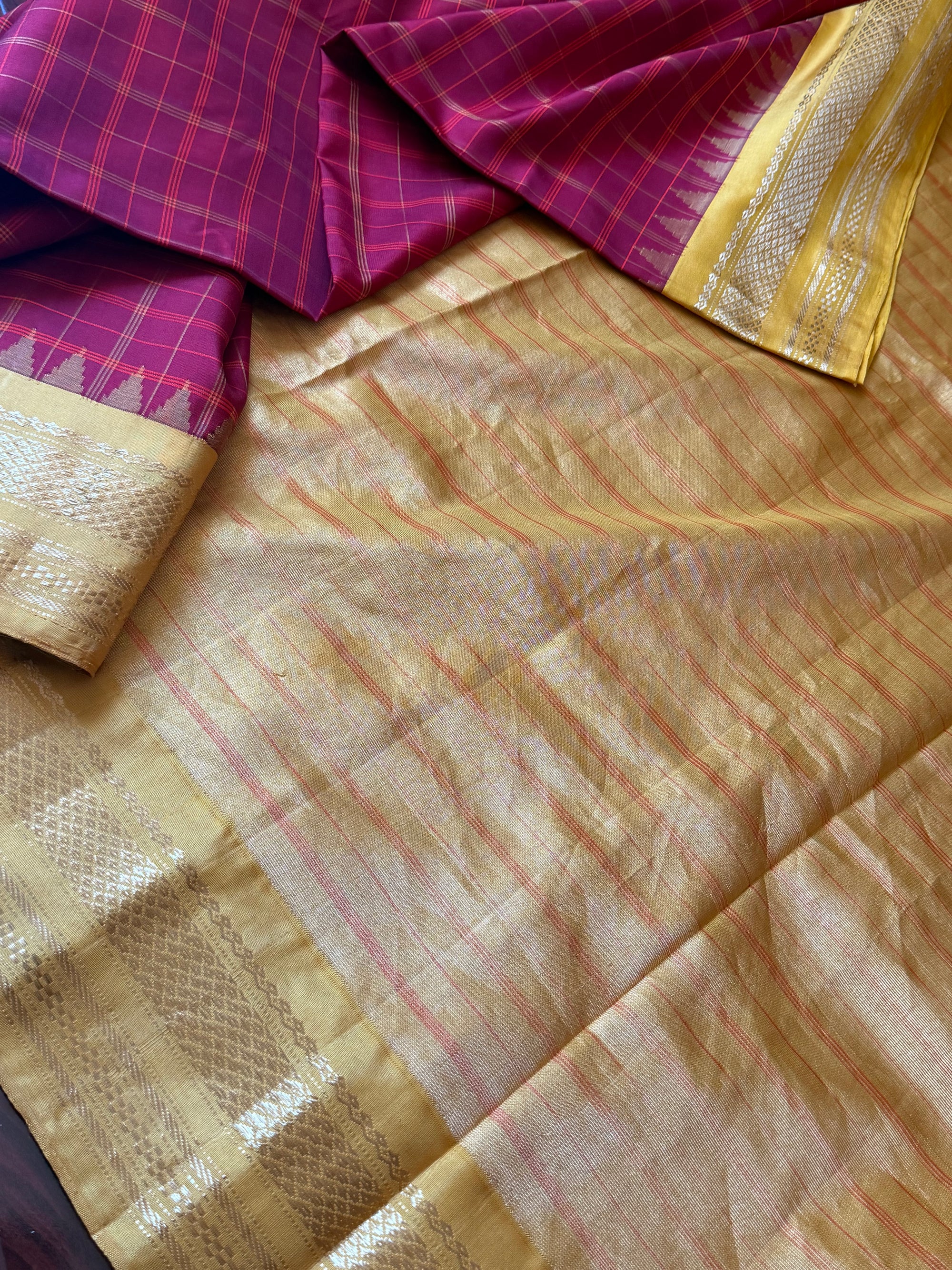 Kuttu  Gadwal Silk