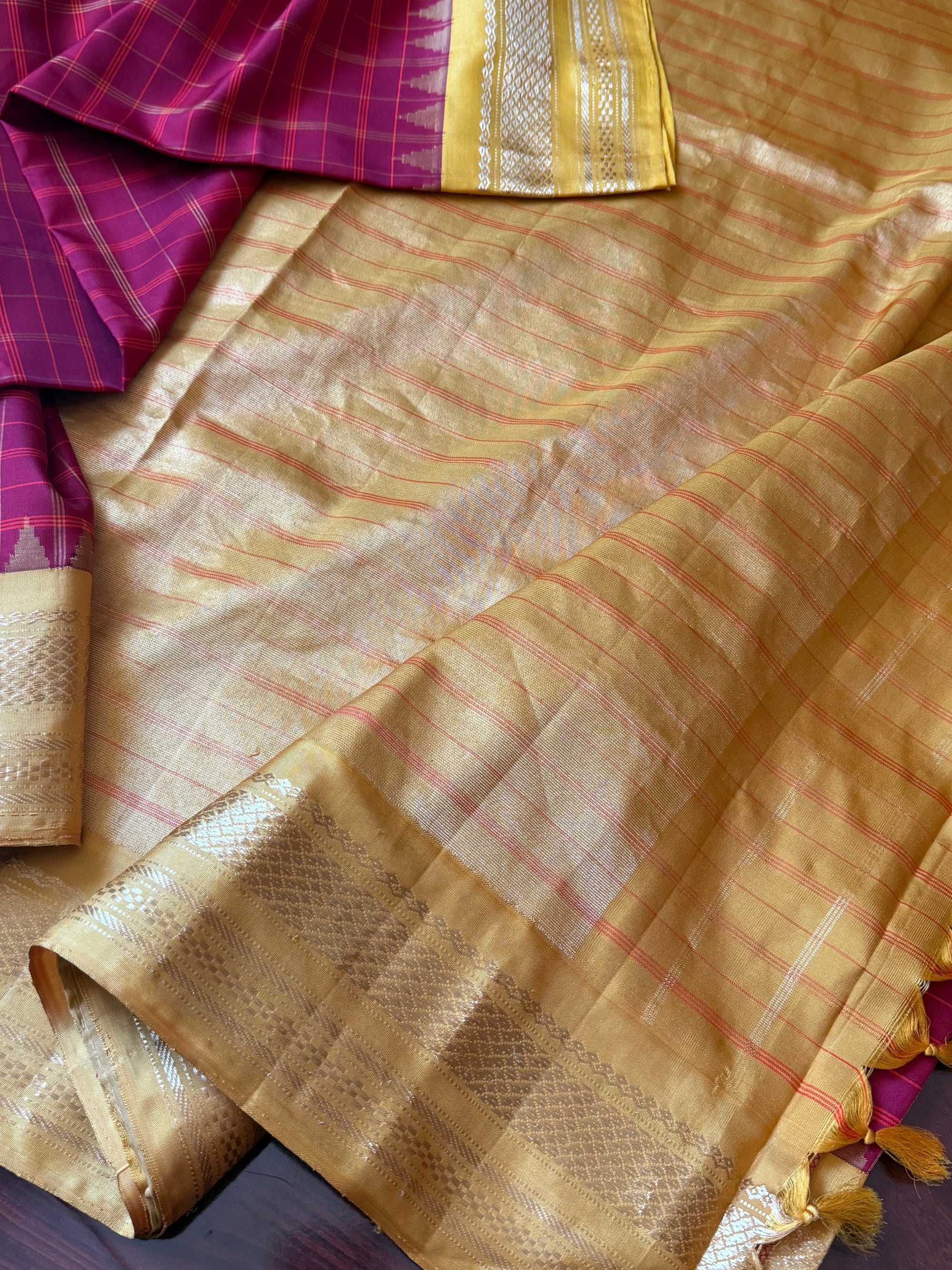 Kuttu  Gadwal Silk
