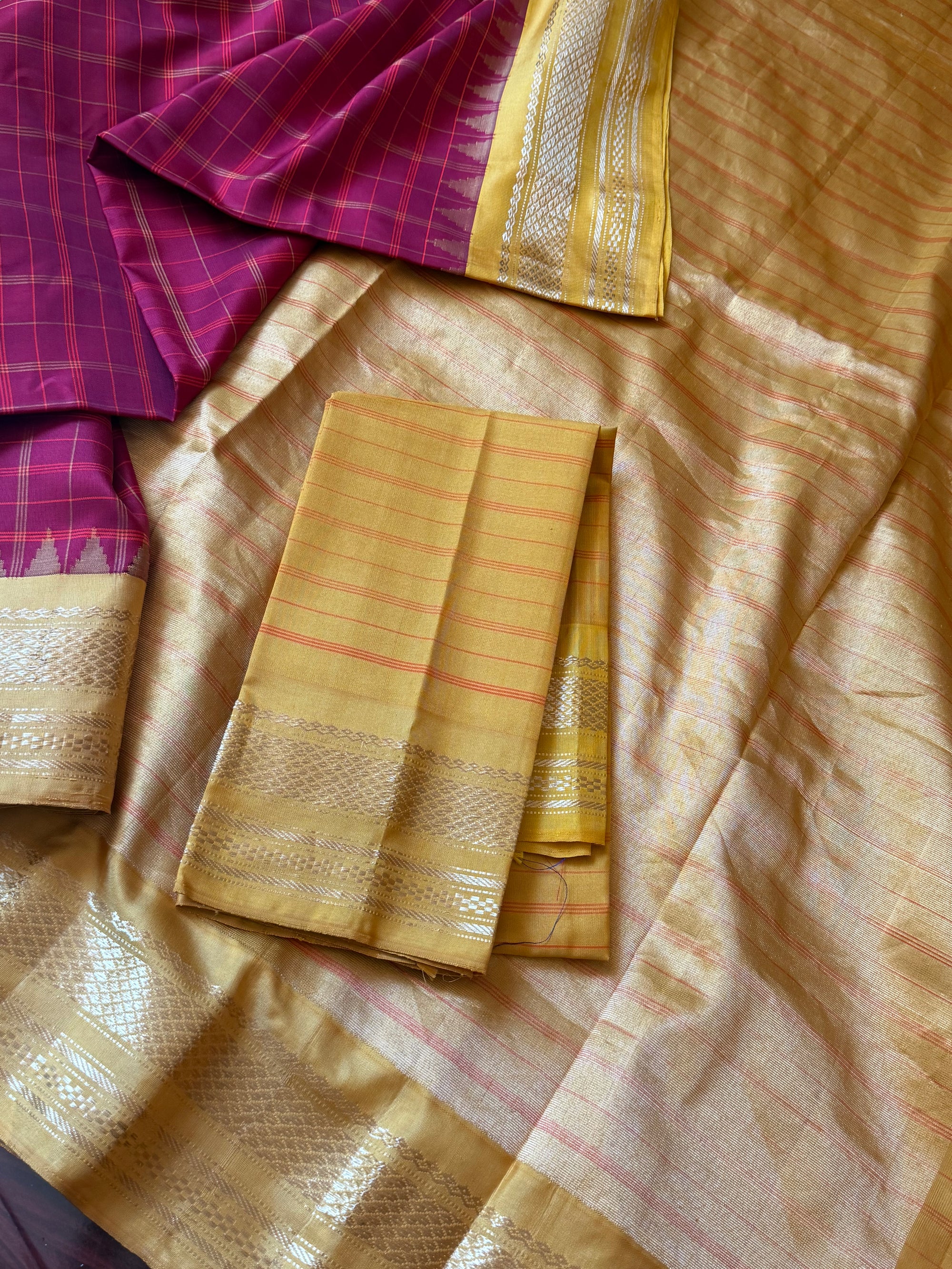 Kuttu  Gadwal Silk
