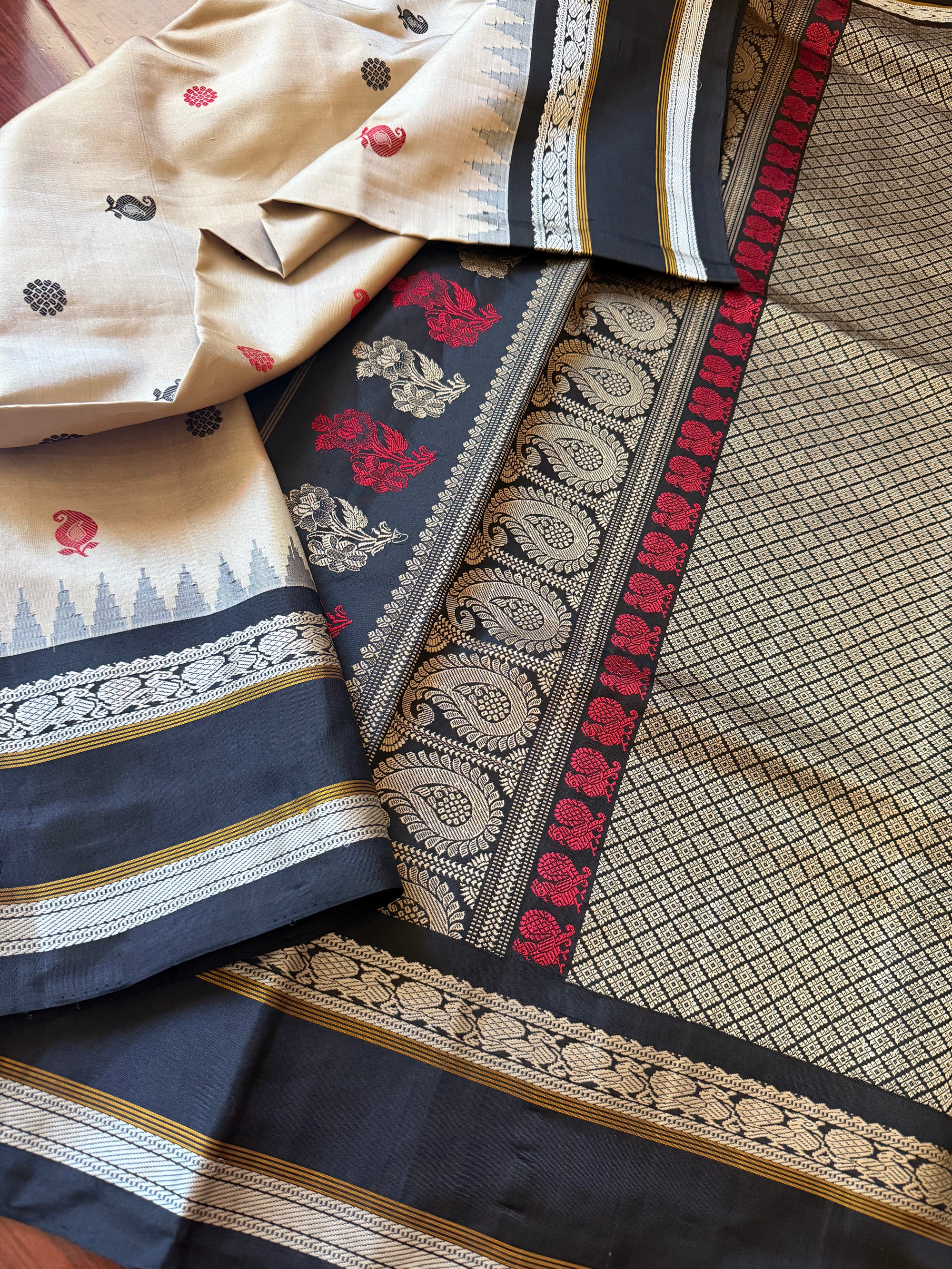Kuttu  Gadwal Silk