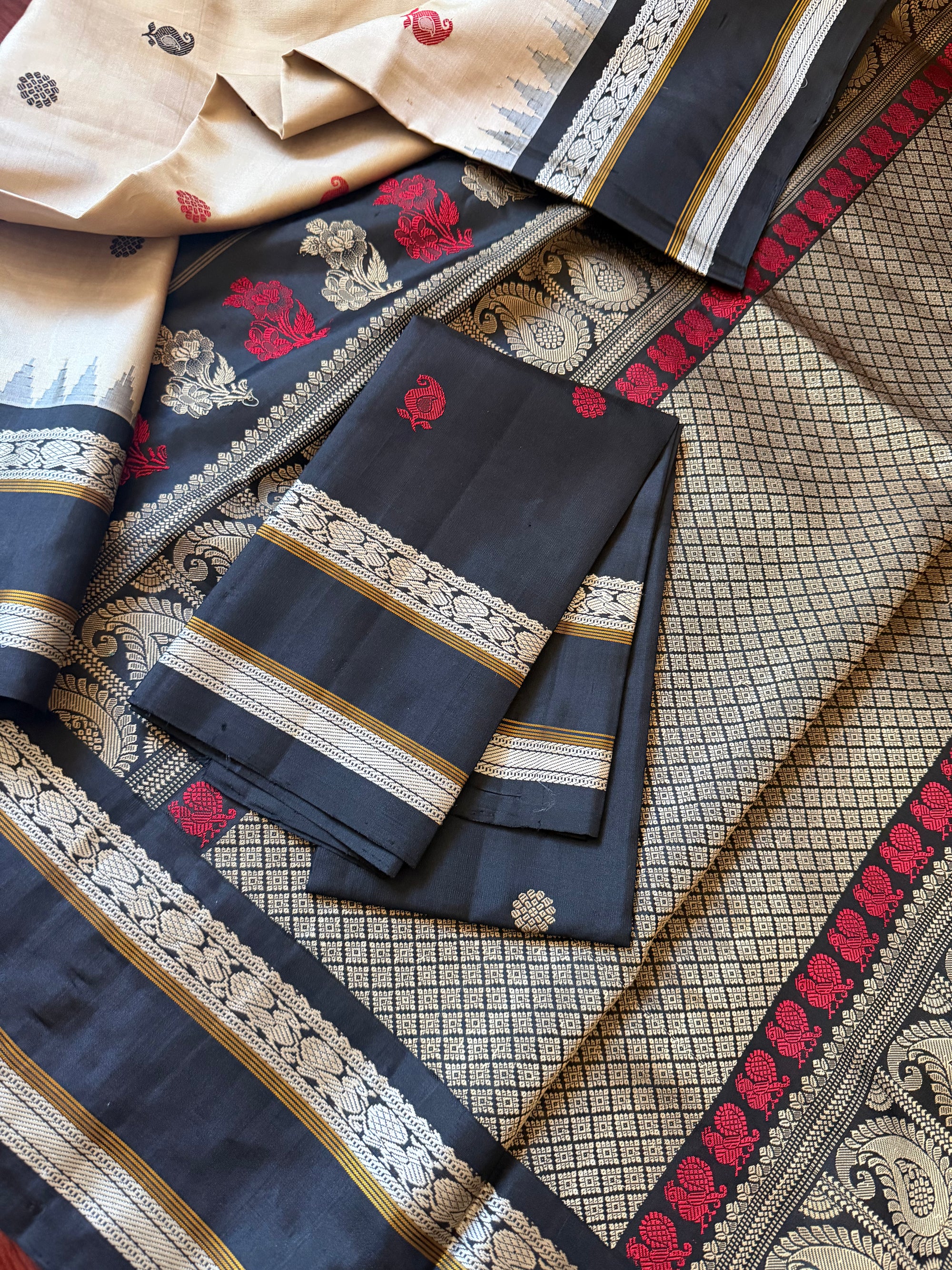 Kuttu  Gadwal Silk
