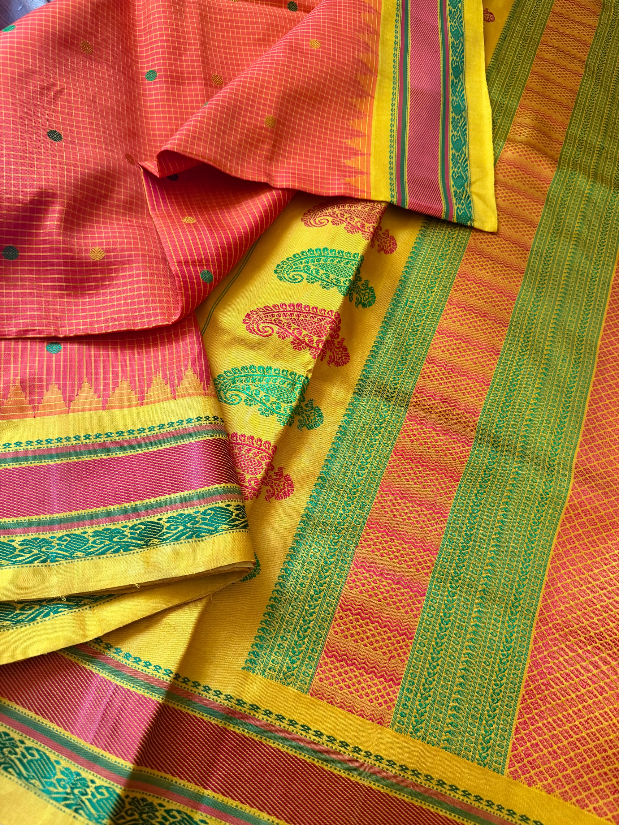Kuttu  Gadwal Silk