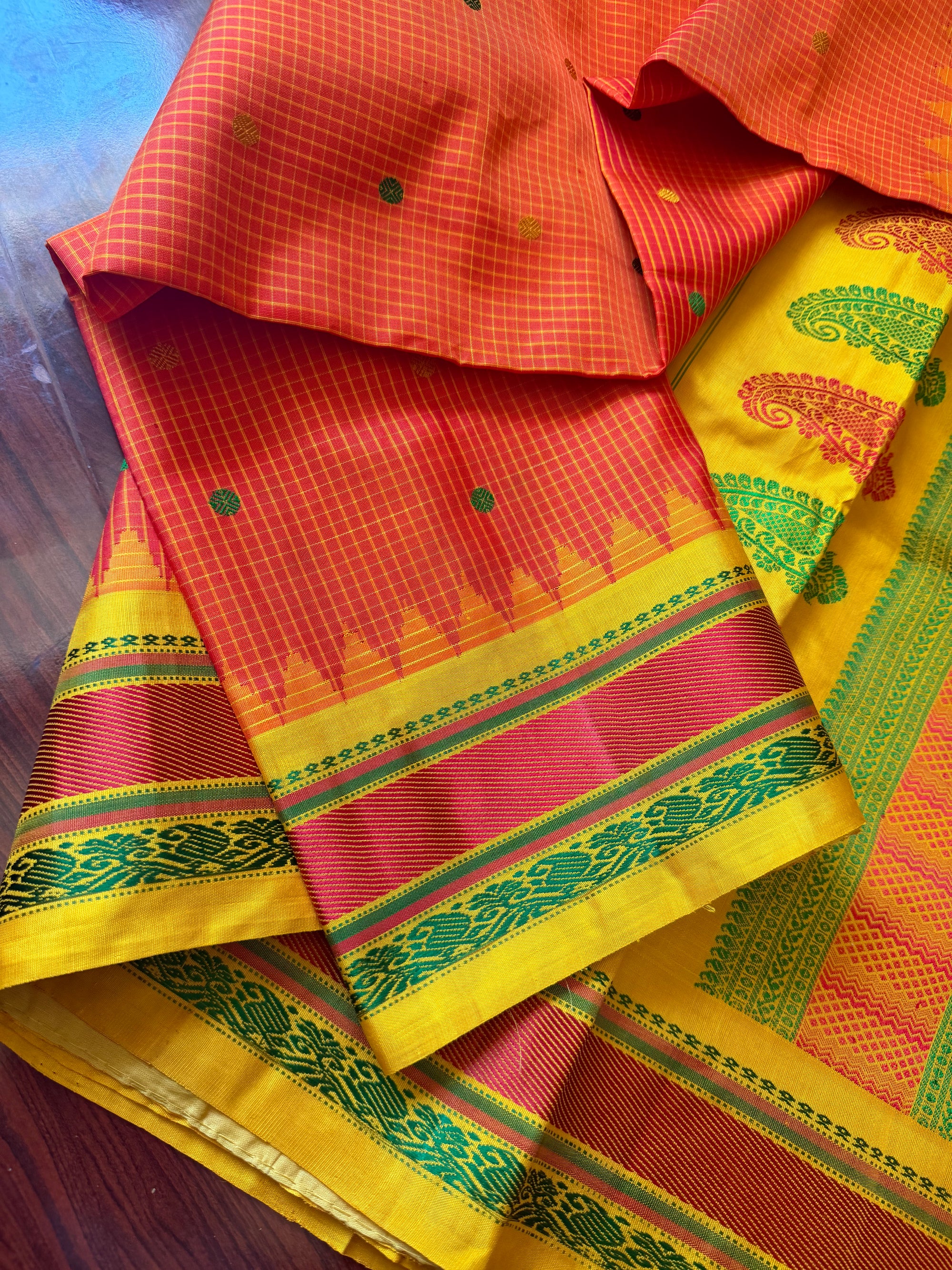 Kuttu  Gadwal Silk