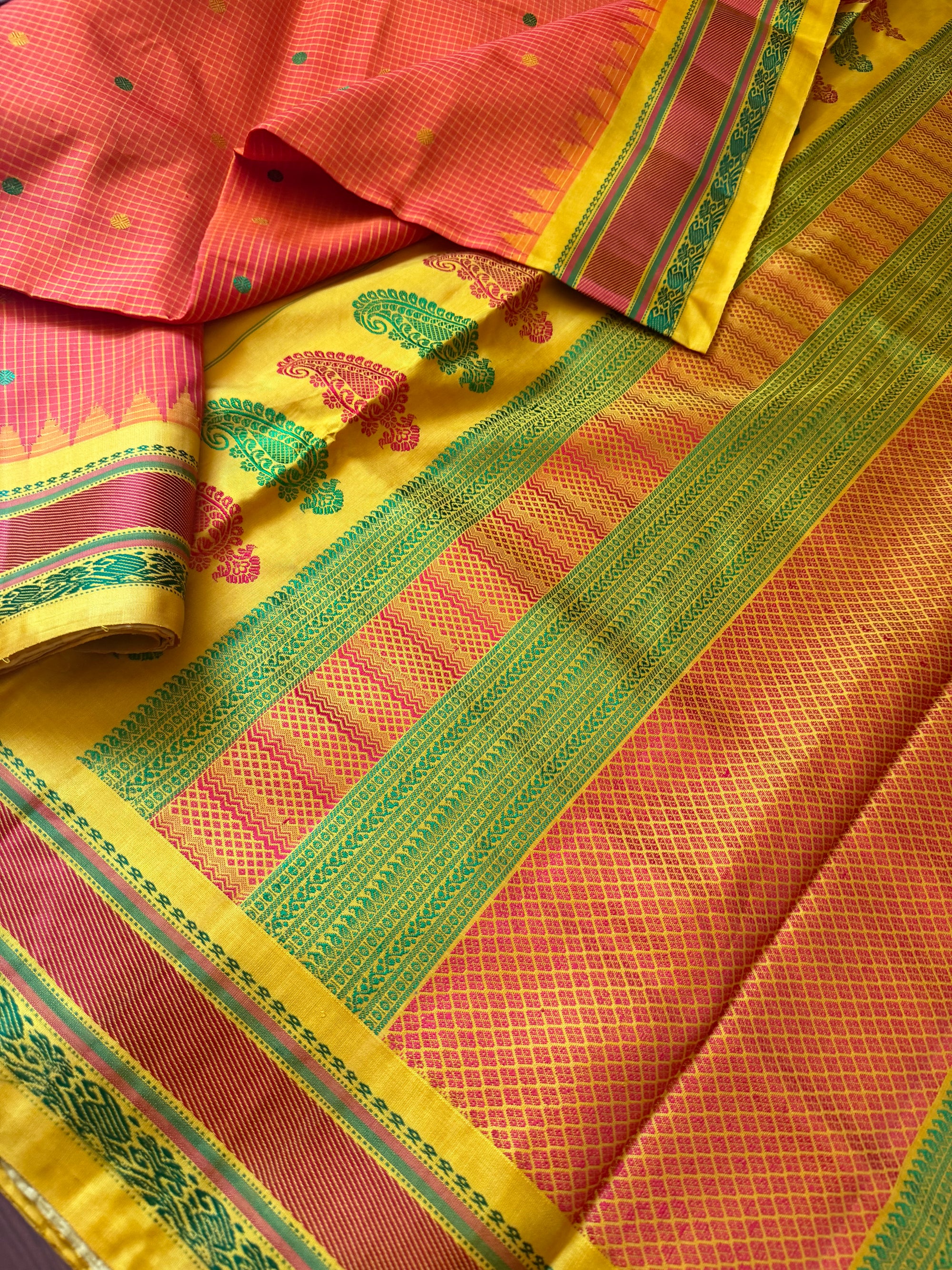 Kuttu  Gadwal Silk