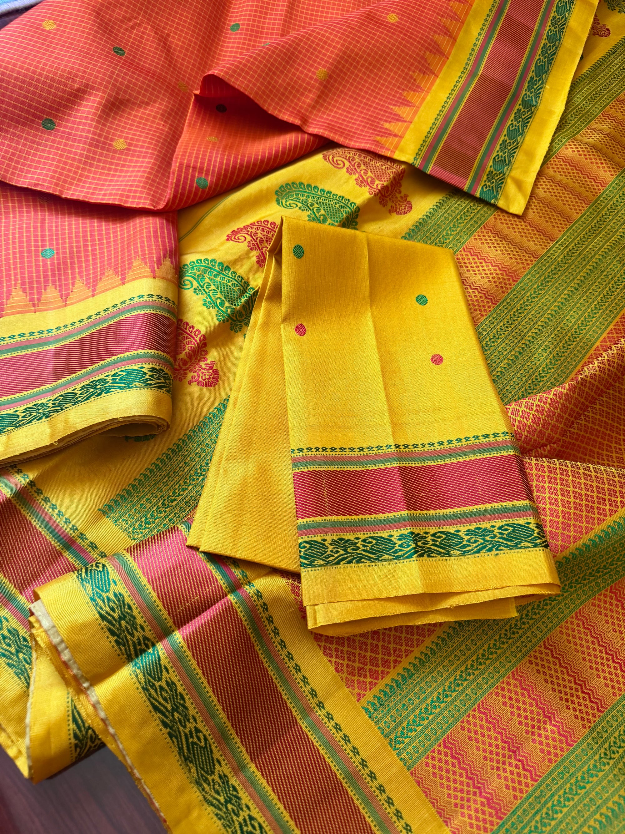 Kuttu  Gadwal Silk