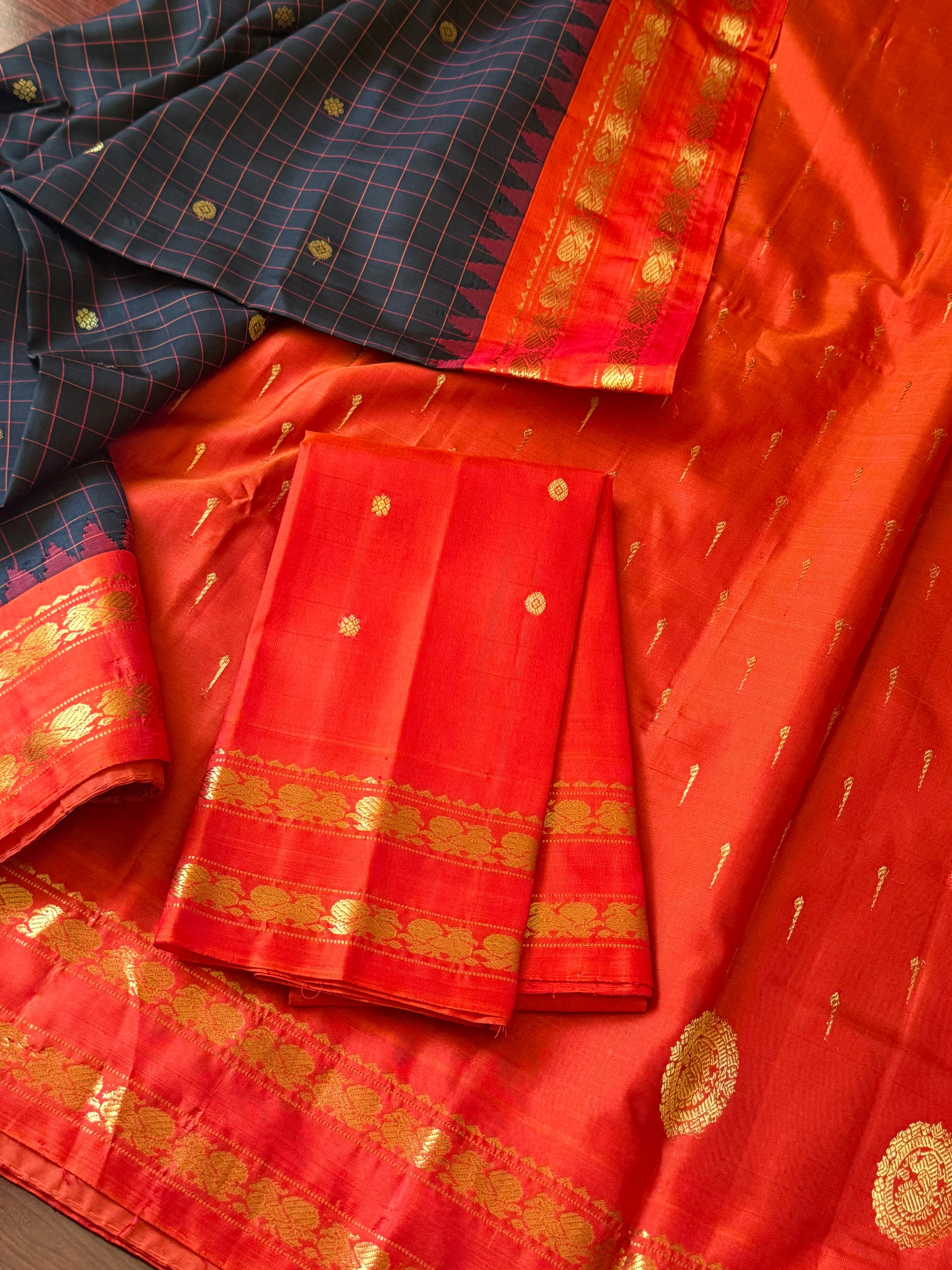 Kuttu  Gadwal Silk