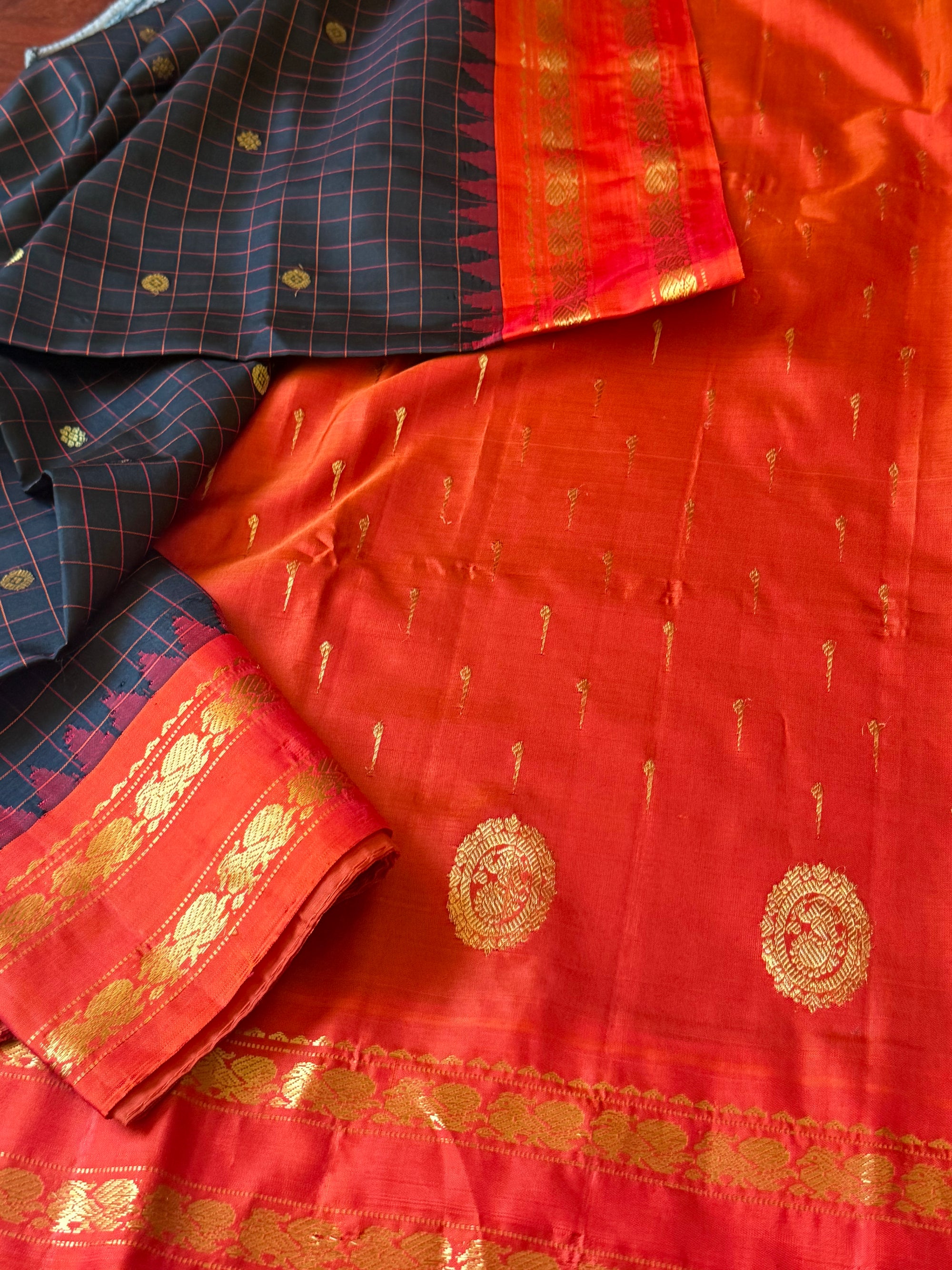 Kuttu  Gadwal Silk