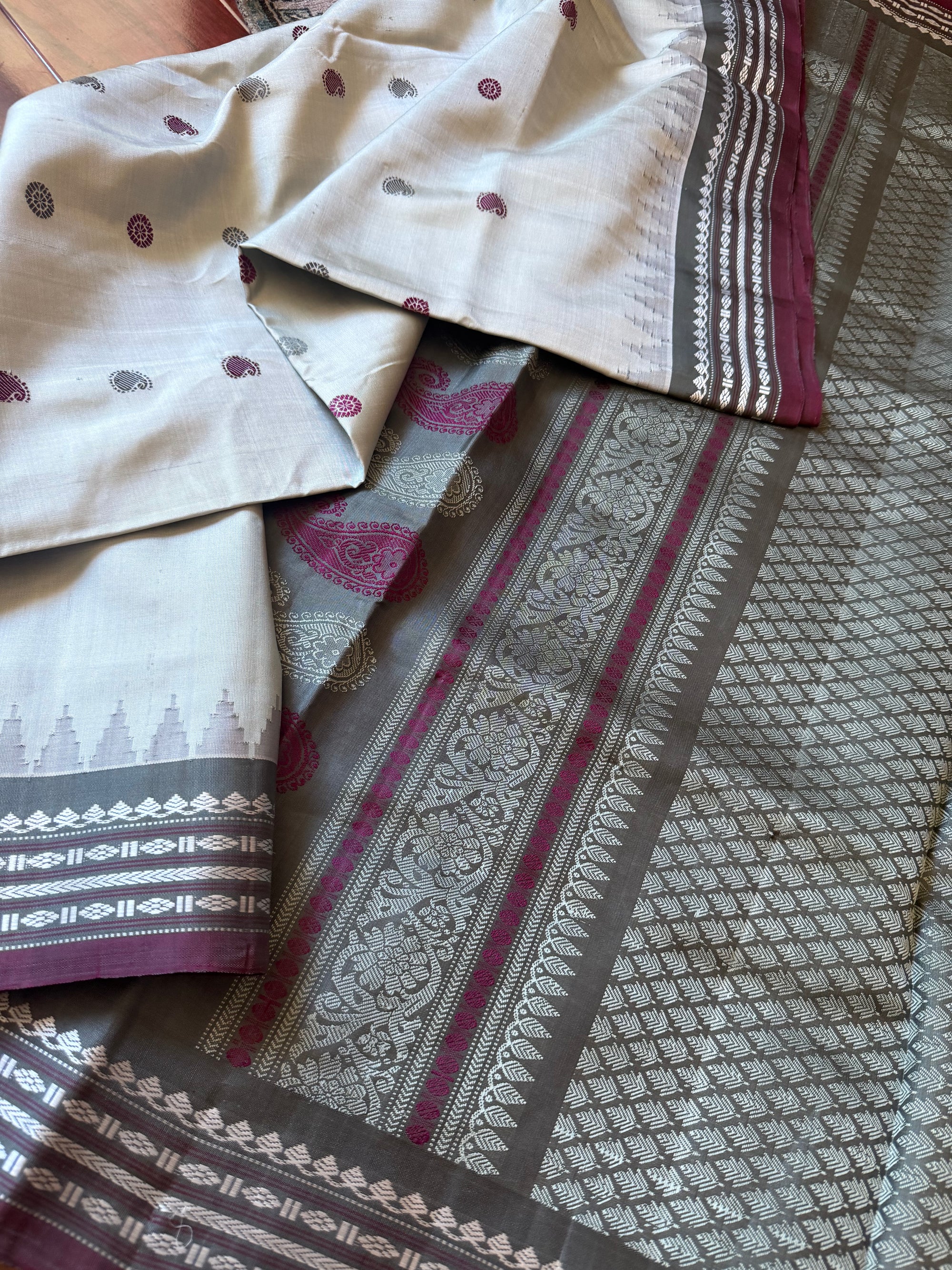 Kuttu  Gadwal Silk