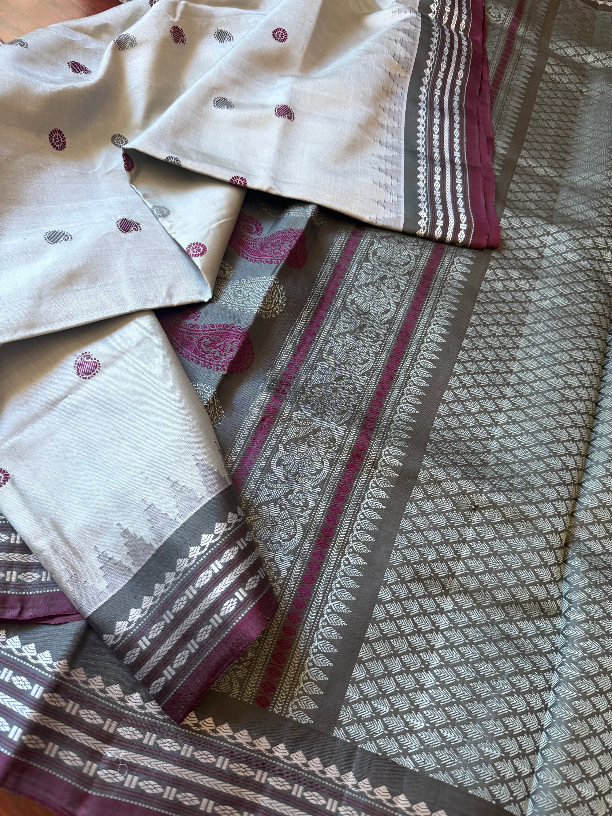 Kuttu  Gadwal Silk