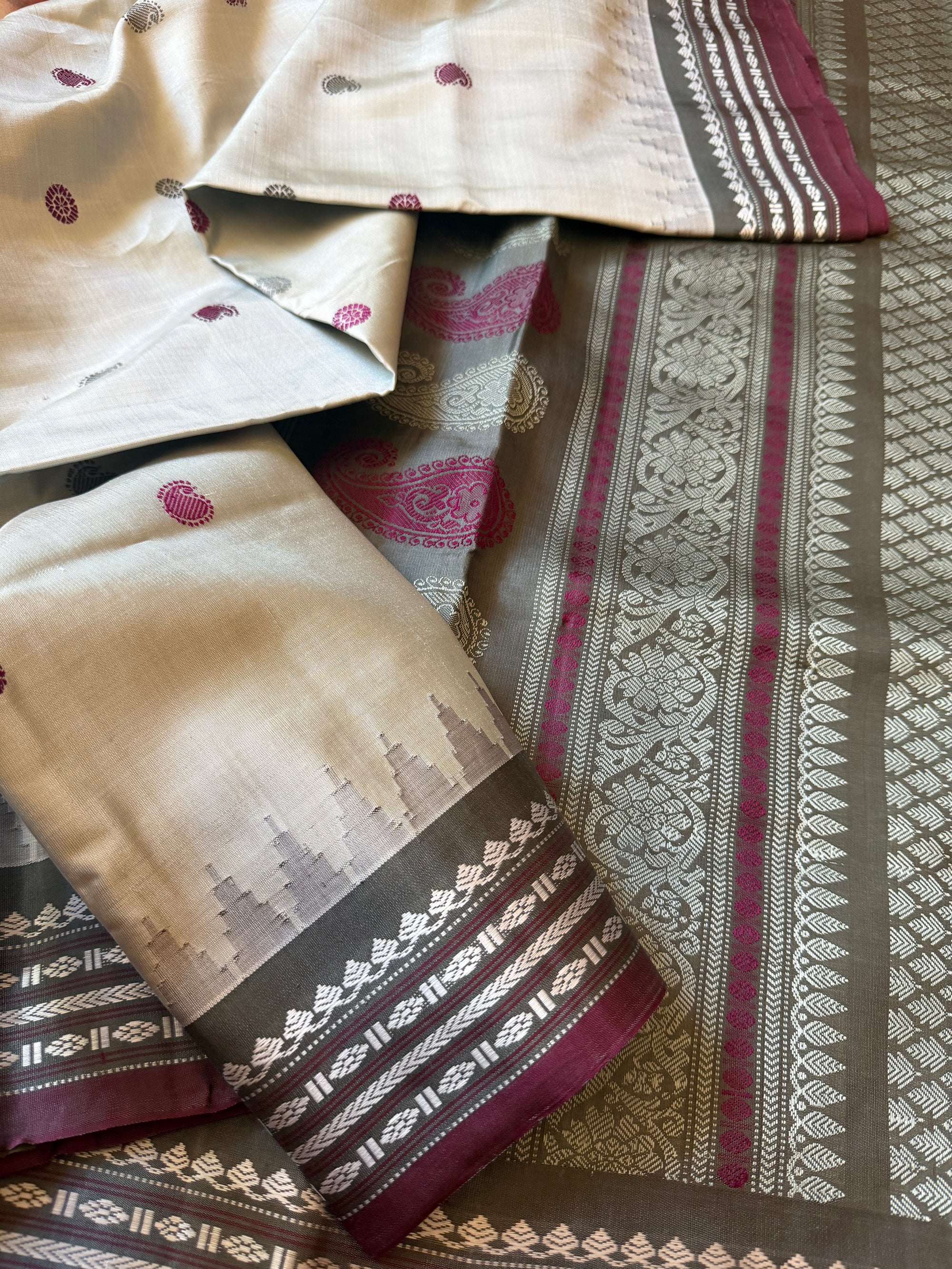 Kuttu  Gadwal Silk