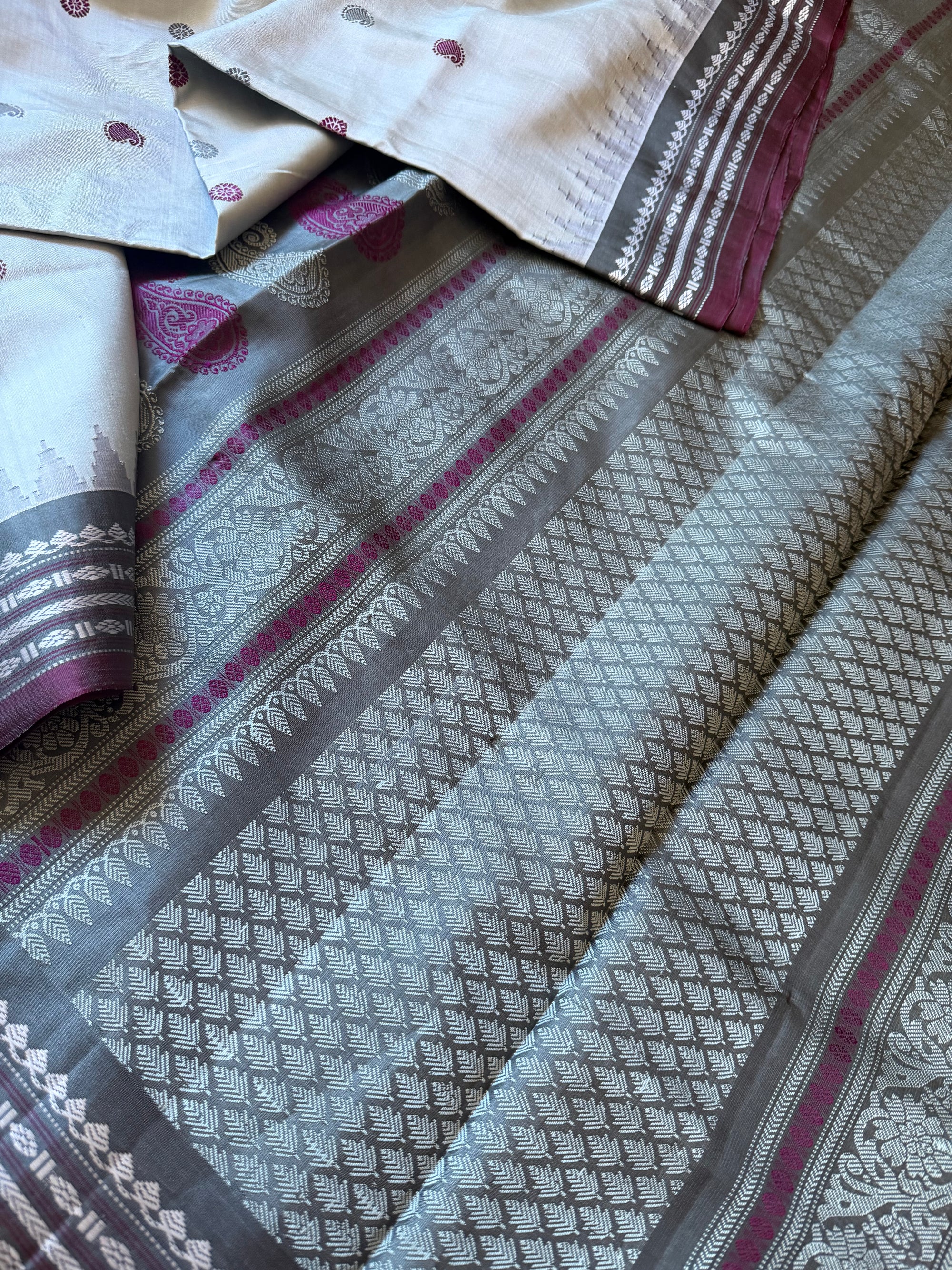 Kuttu  Gadwal Silk