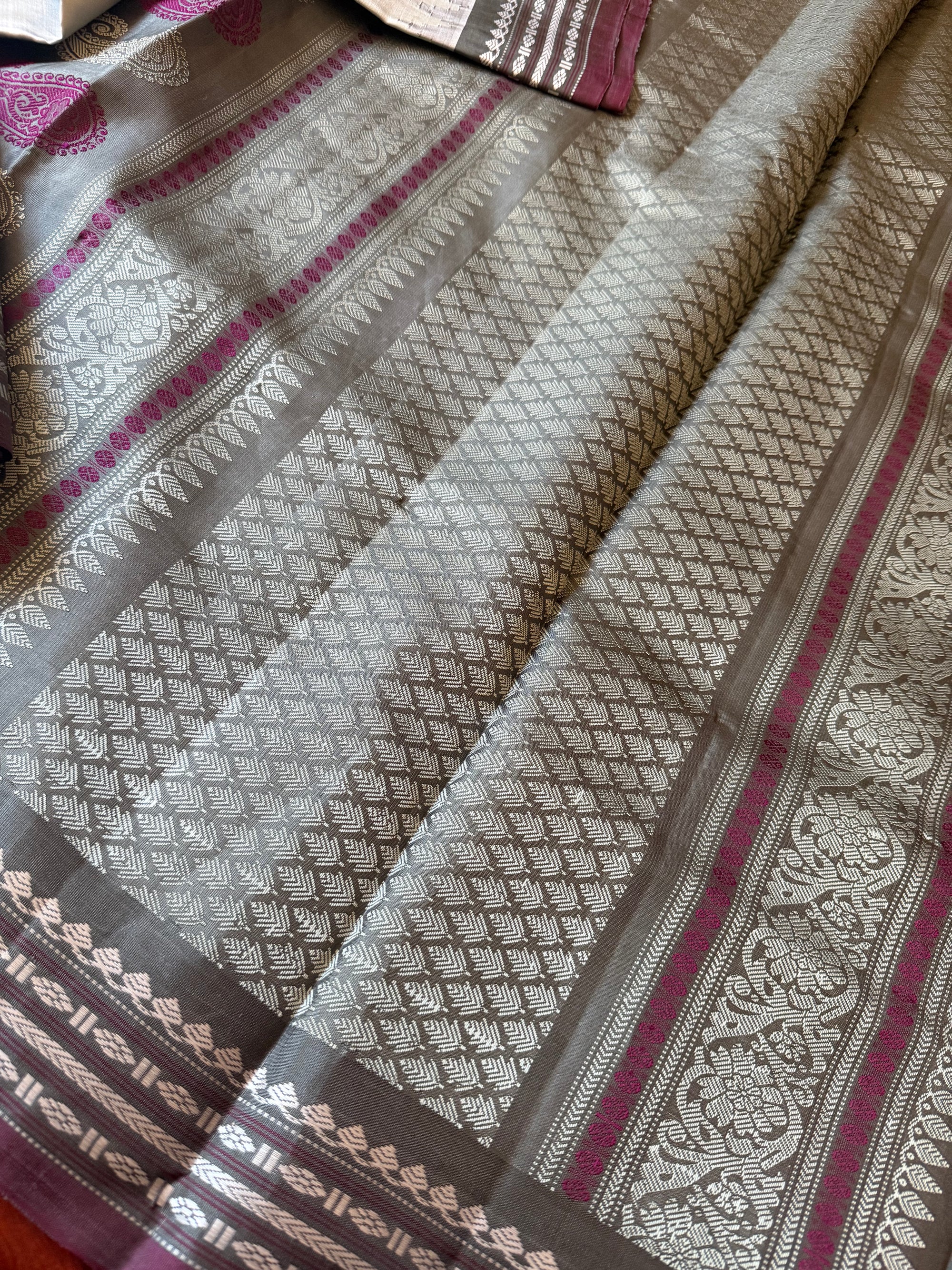 Kuttu  Gadwal Silk