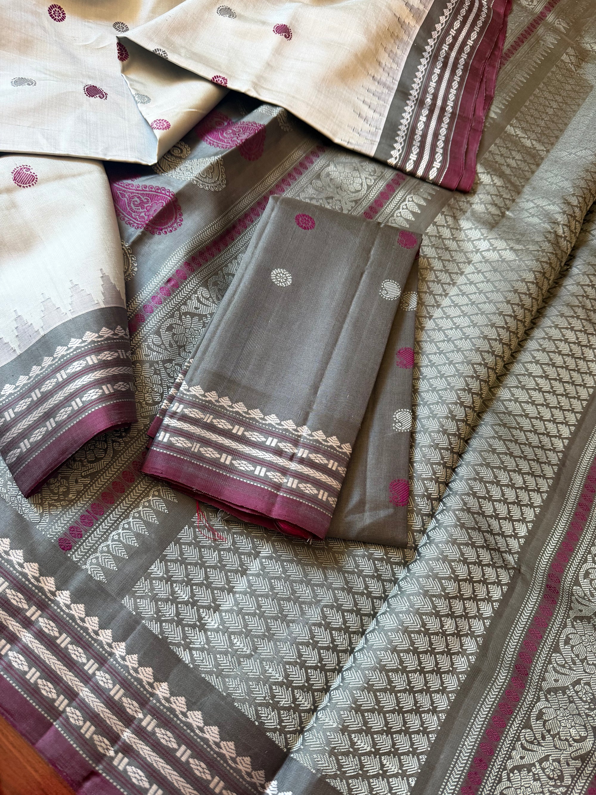 Kuttu  Gadwal Silk