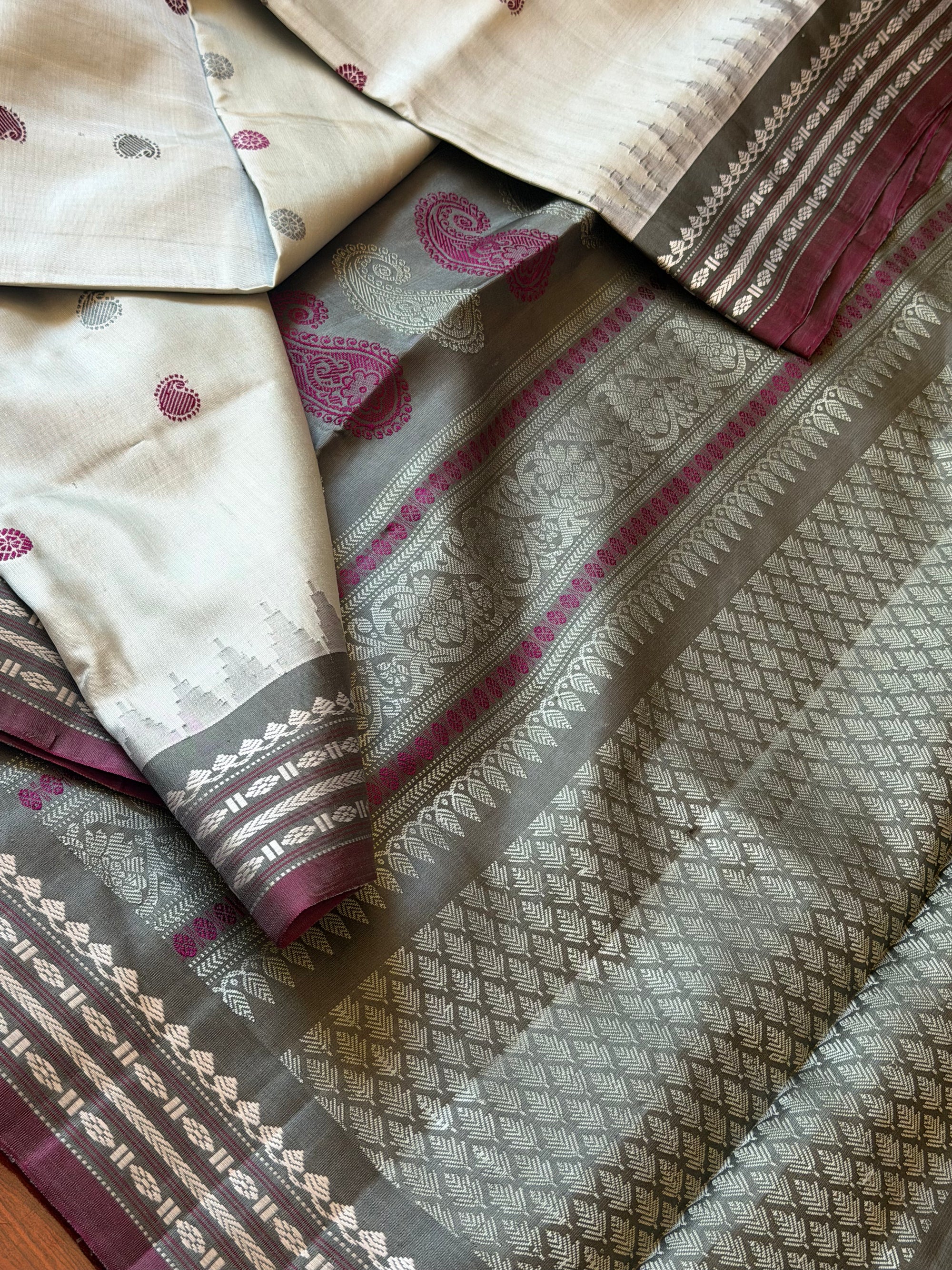 Kuttu  Gadwal Silk