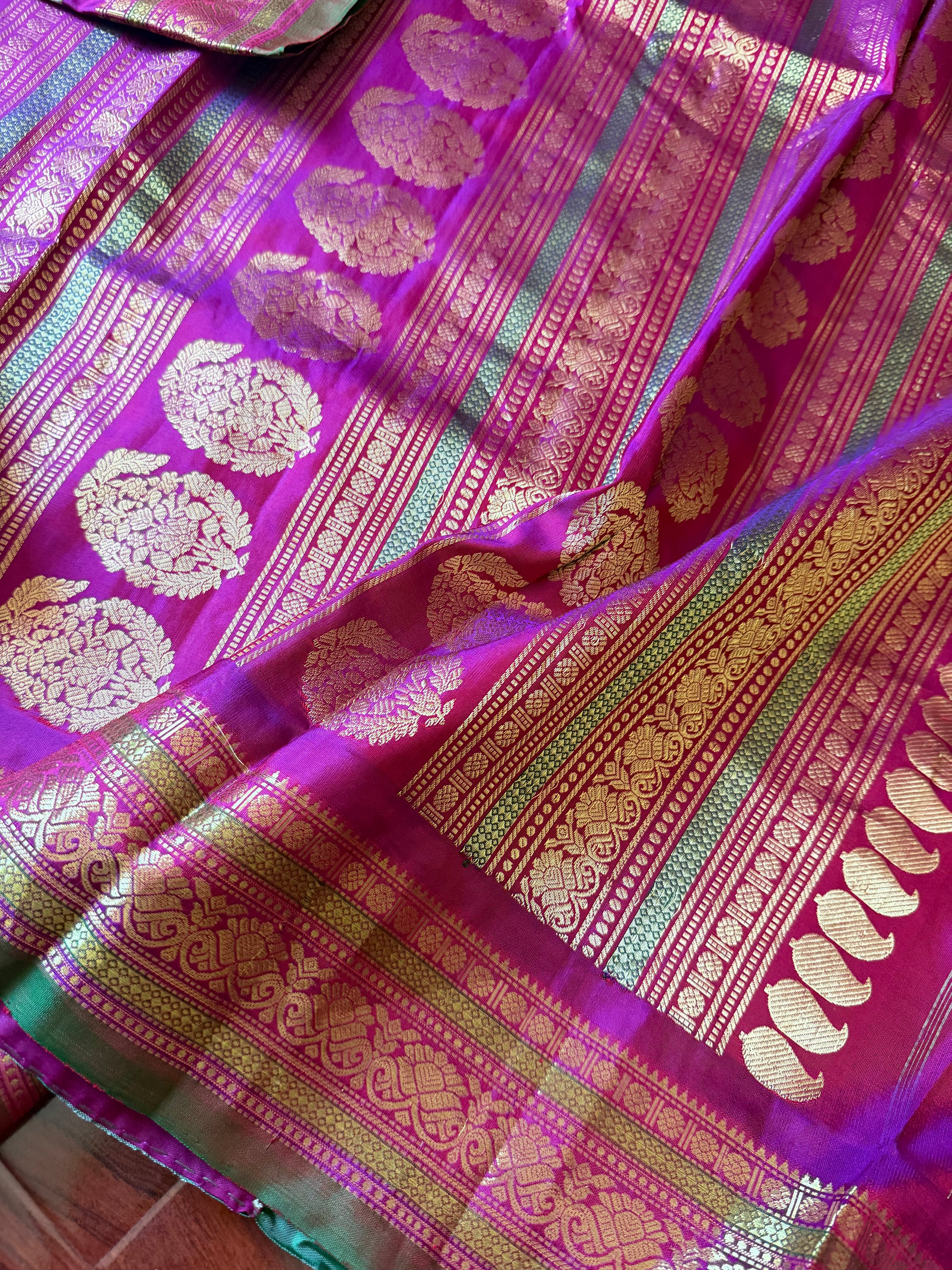 Kuttu  Gadwal Silk