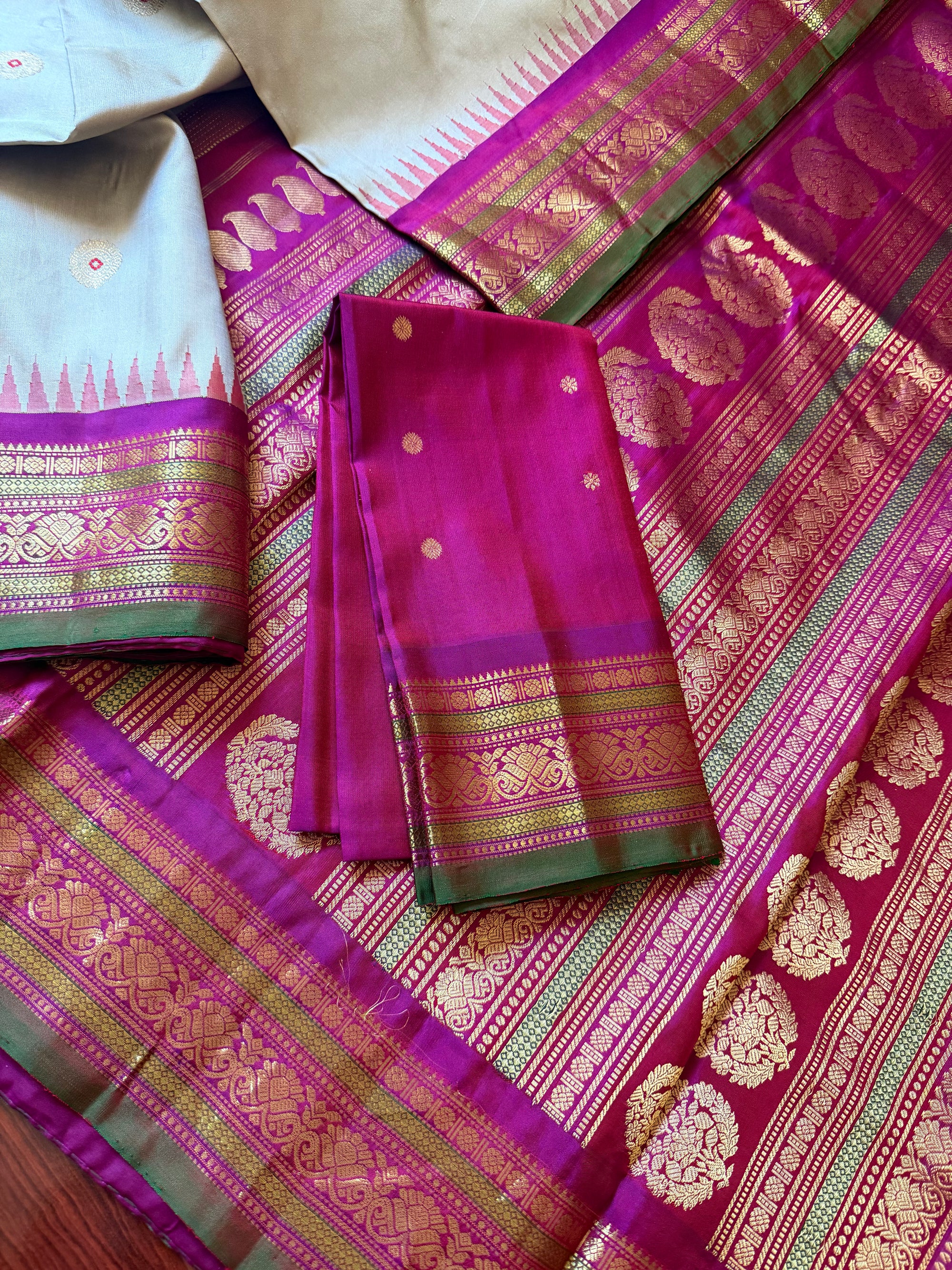 Kuttu  Gadwal Silk