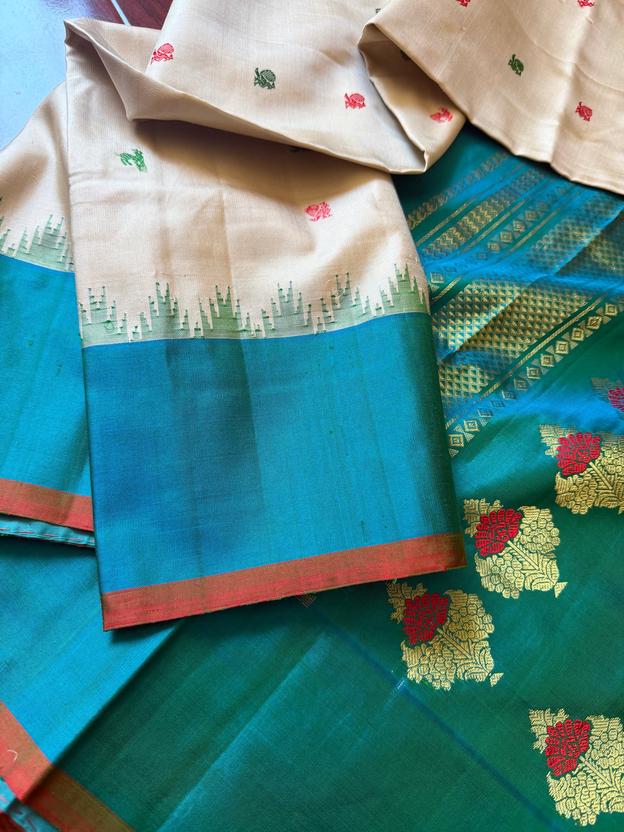 Kuttu  Gadwal Silk