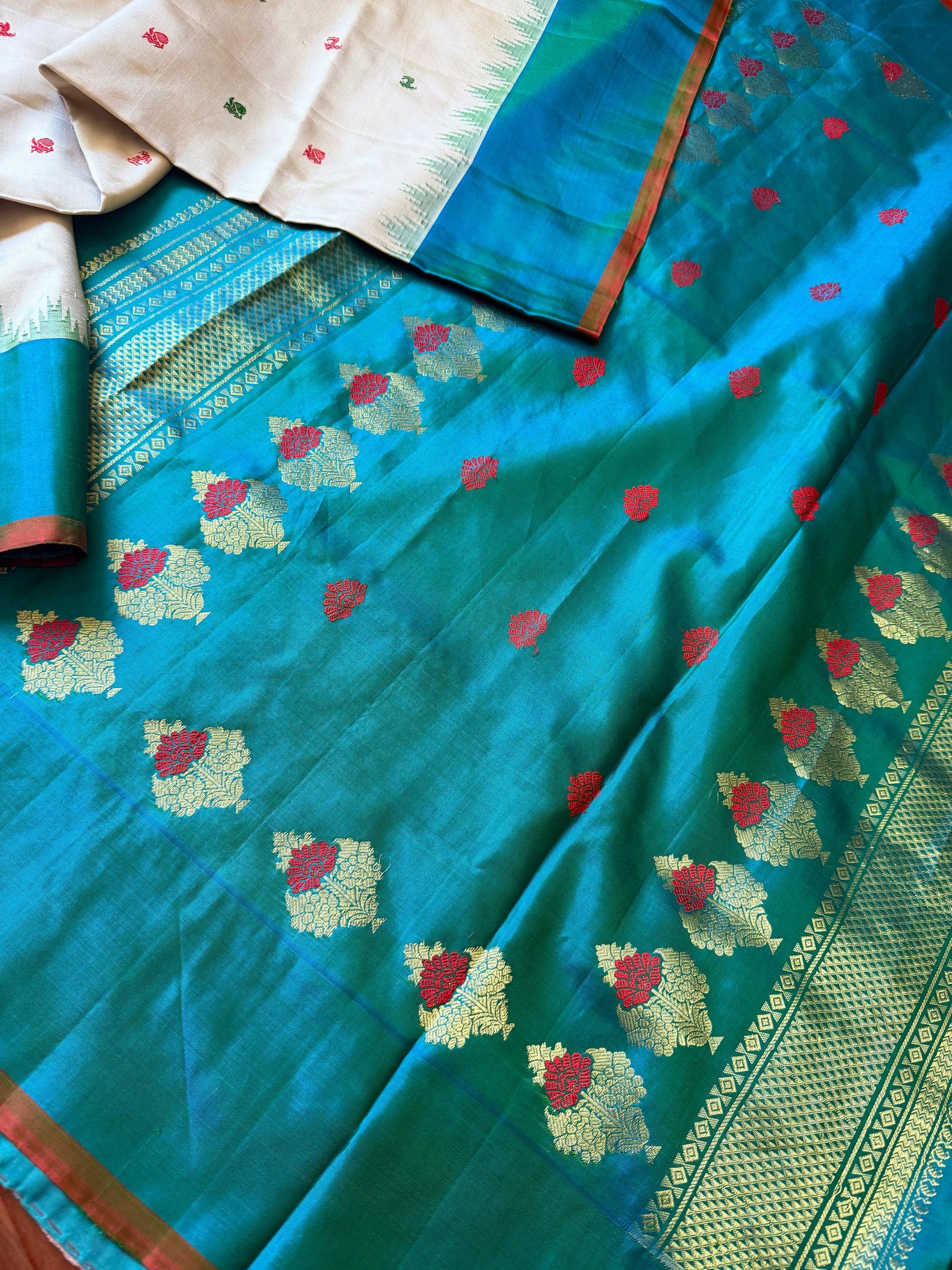 Kuttu  Gadwal Silk