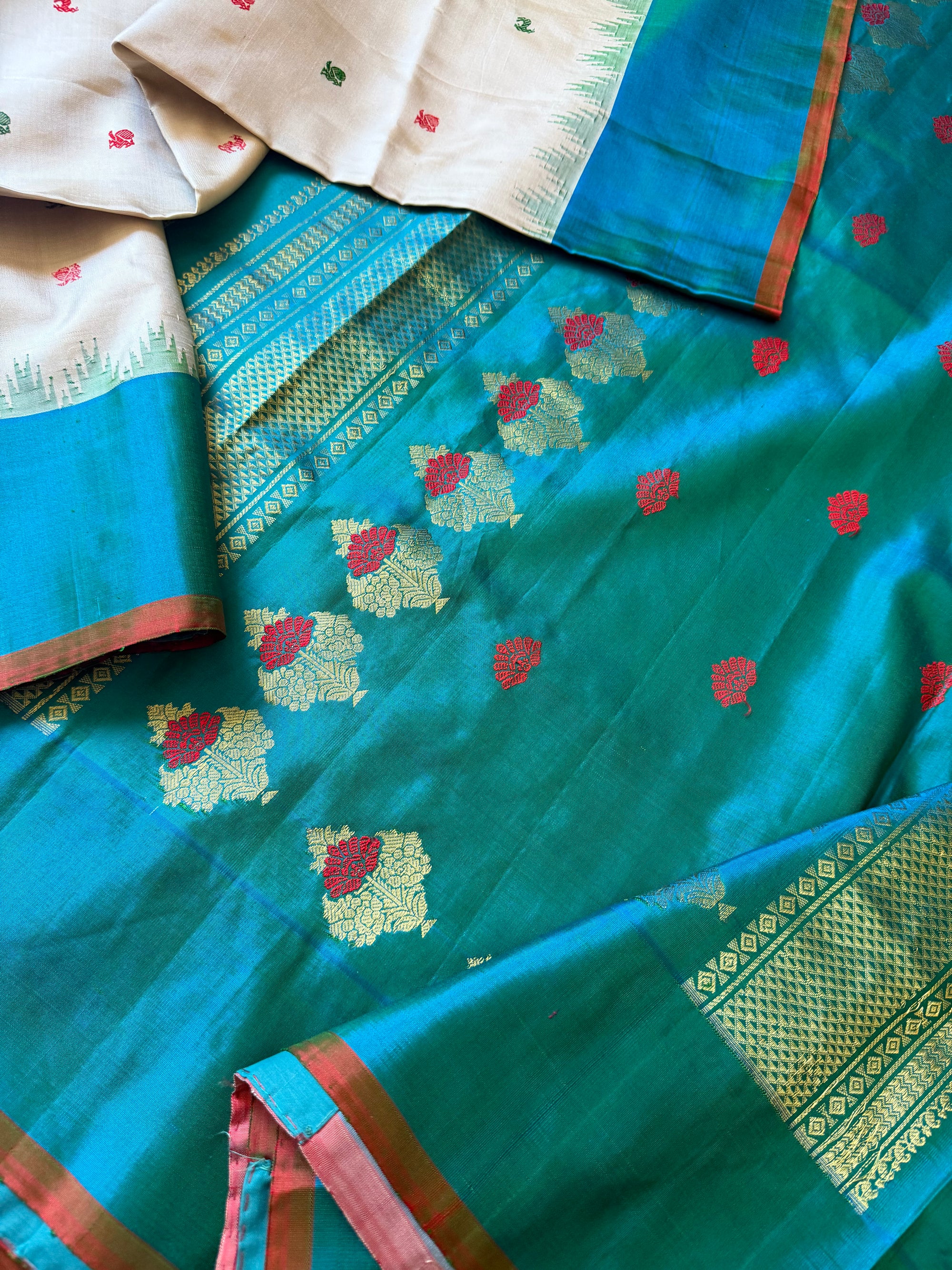 Kuttu  Gadwal Silk