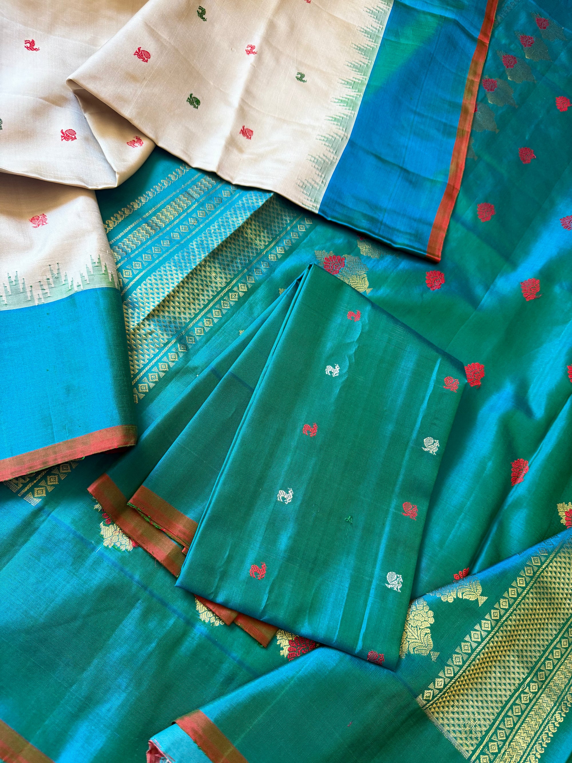 Kuttu  Gadwal Silk