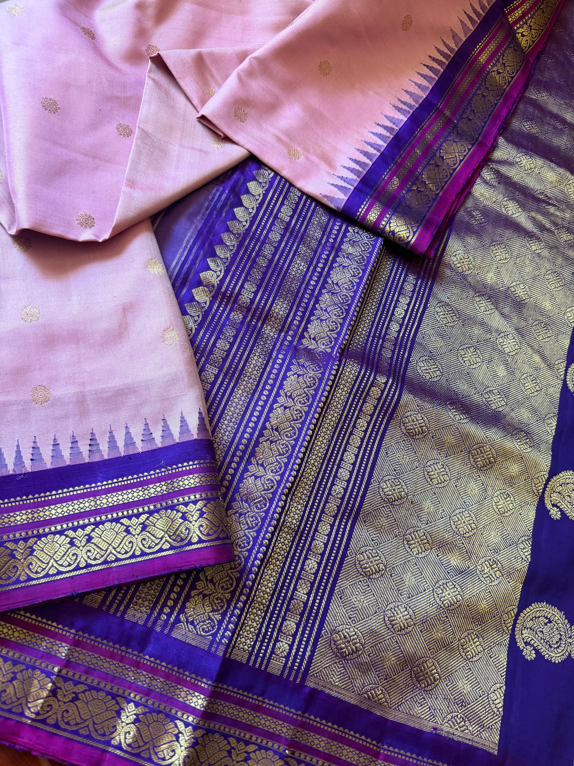 Kuttu  Gadwal Silk